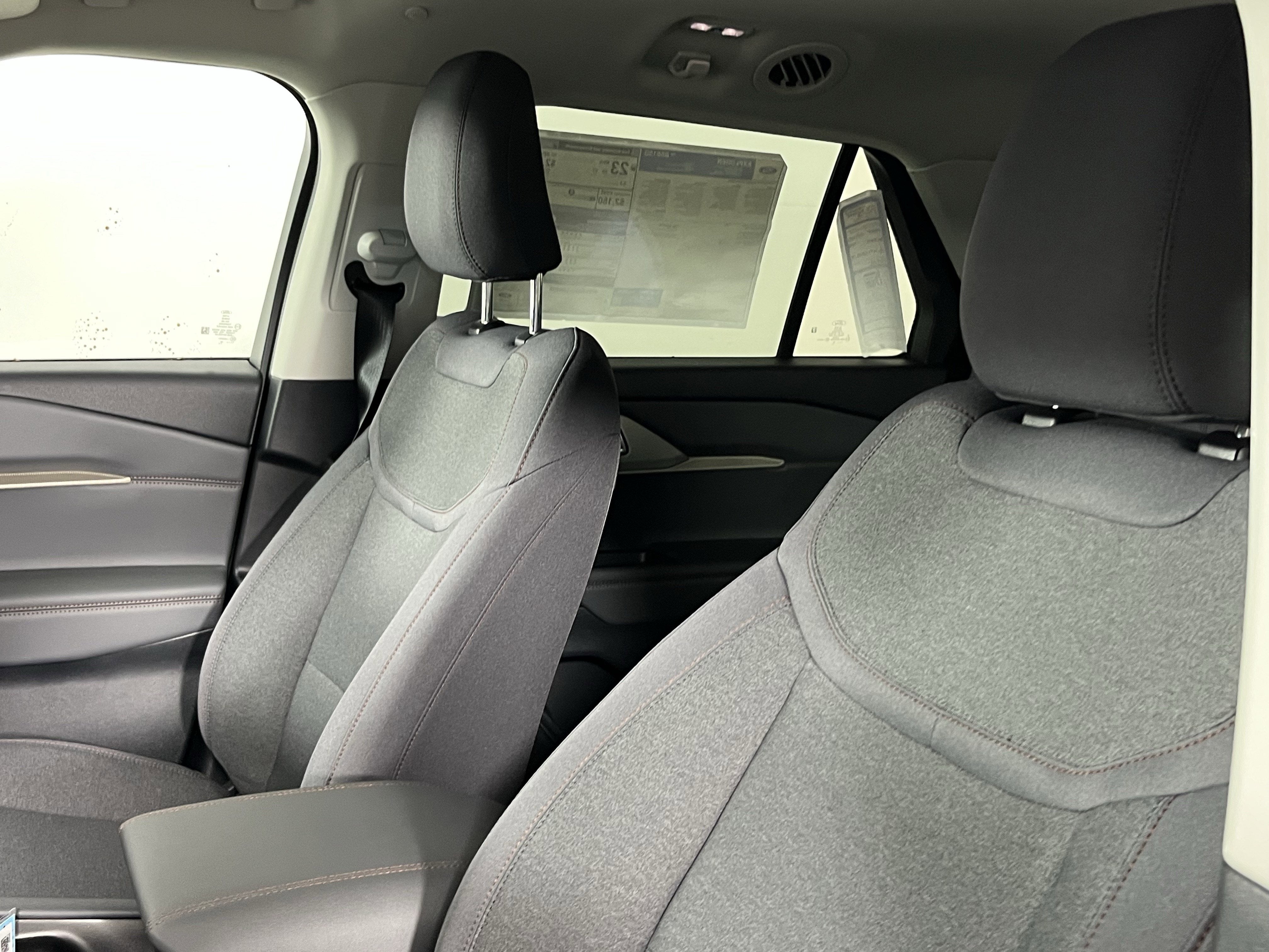 2026 Ford Explorer Active w/100A Pkg 4WD