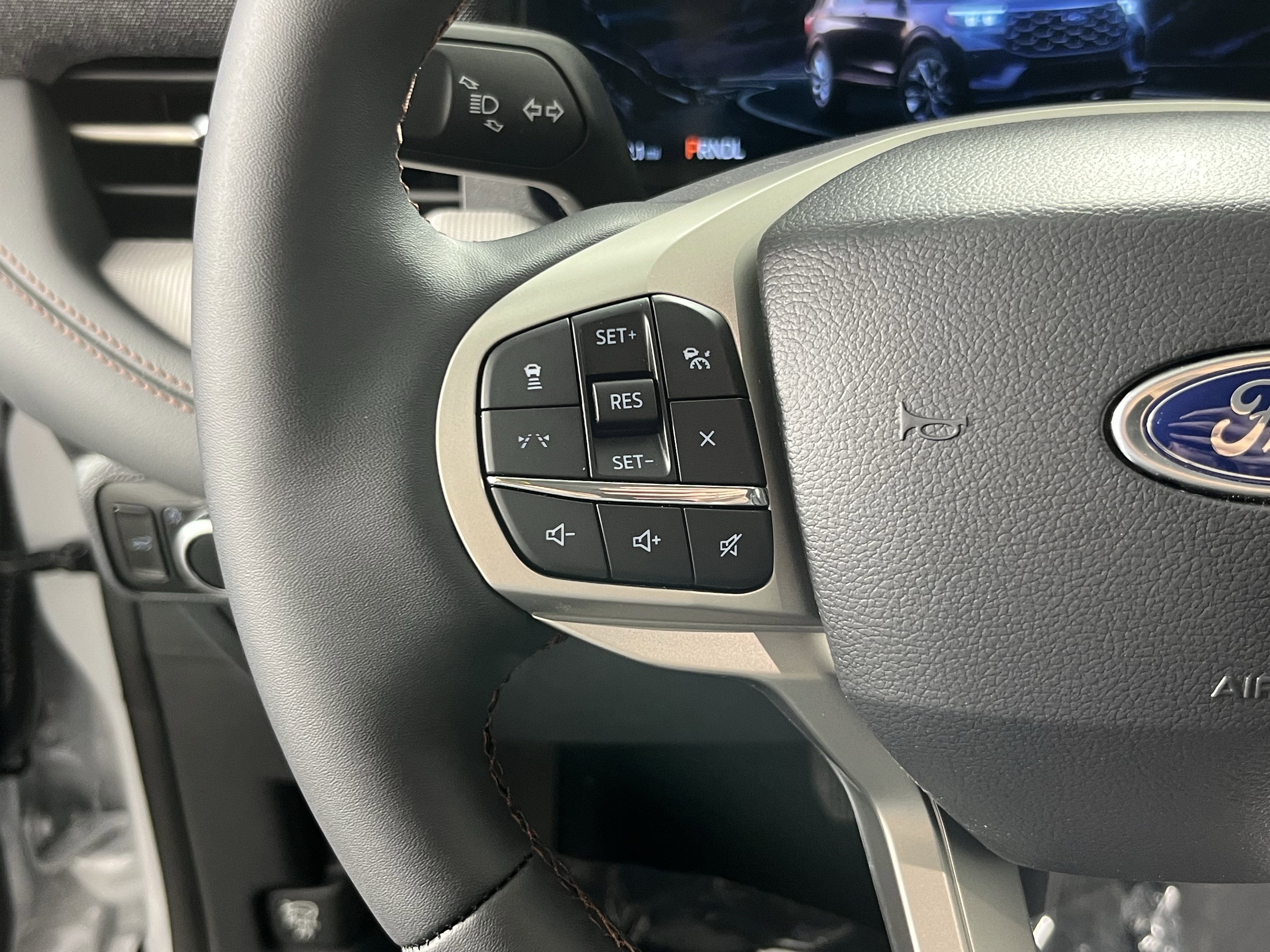 2026 Ford Explorer Active w/100A Pkg 4WD