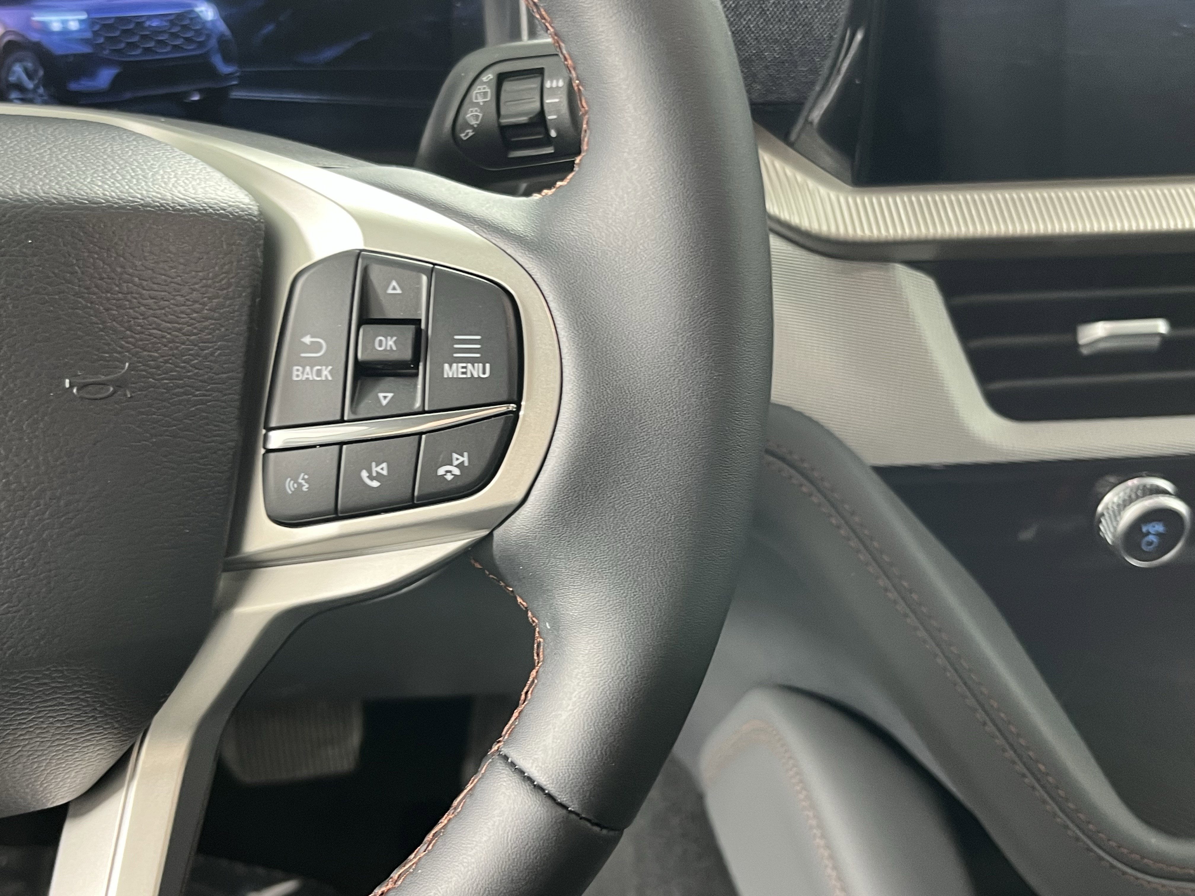 2026 Ford Explorer Active w/100A Pkg 4WD