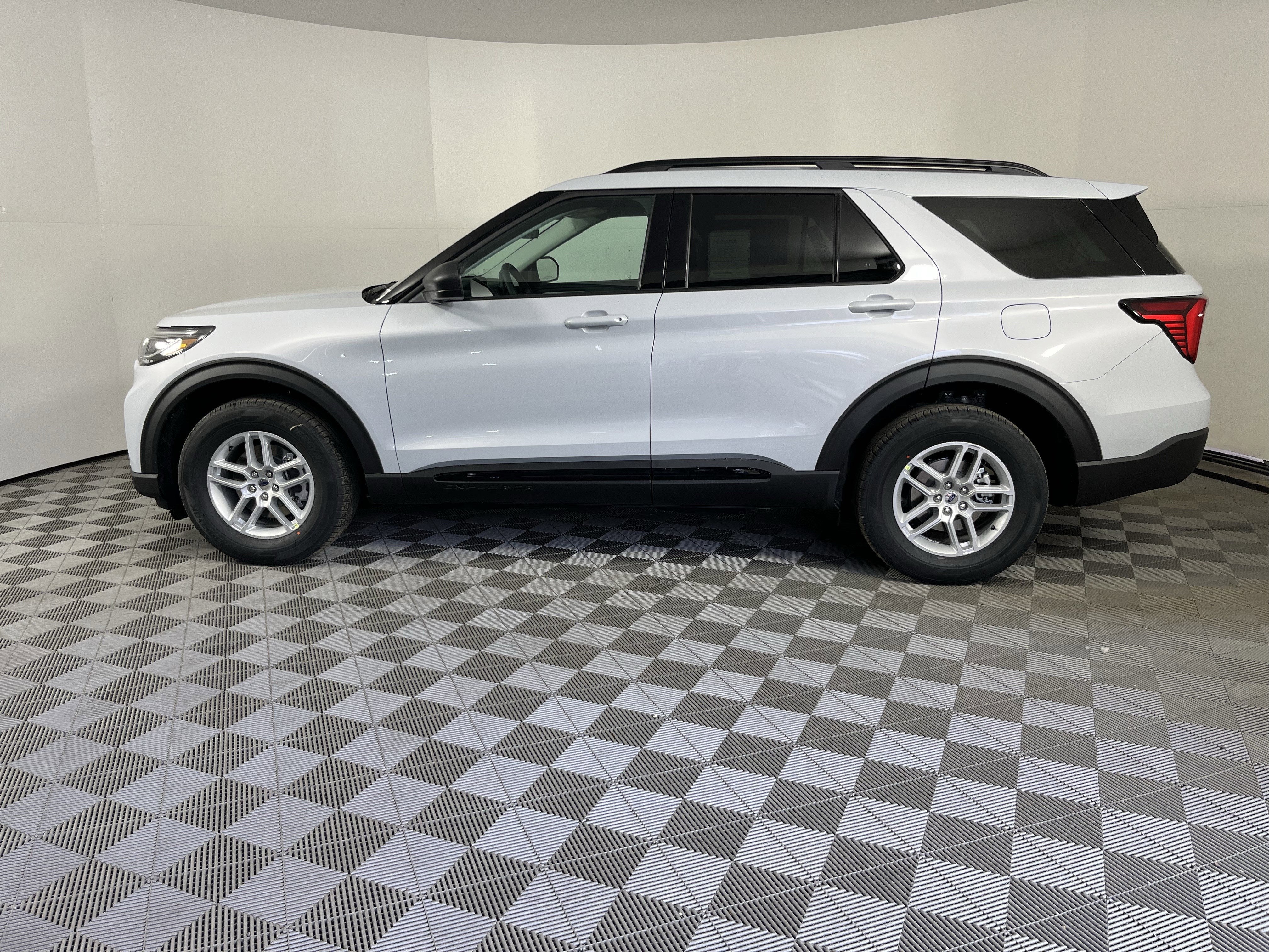 2026 Ford Explorer Active w/100A Pkg 4WD