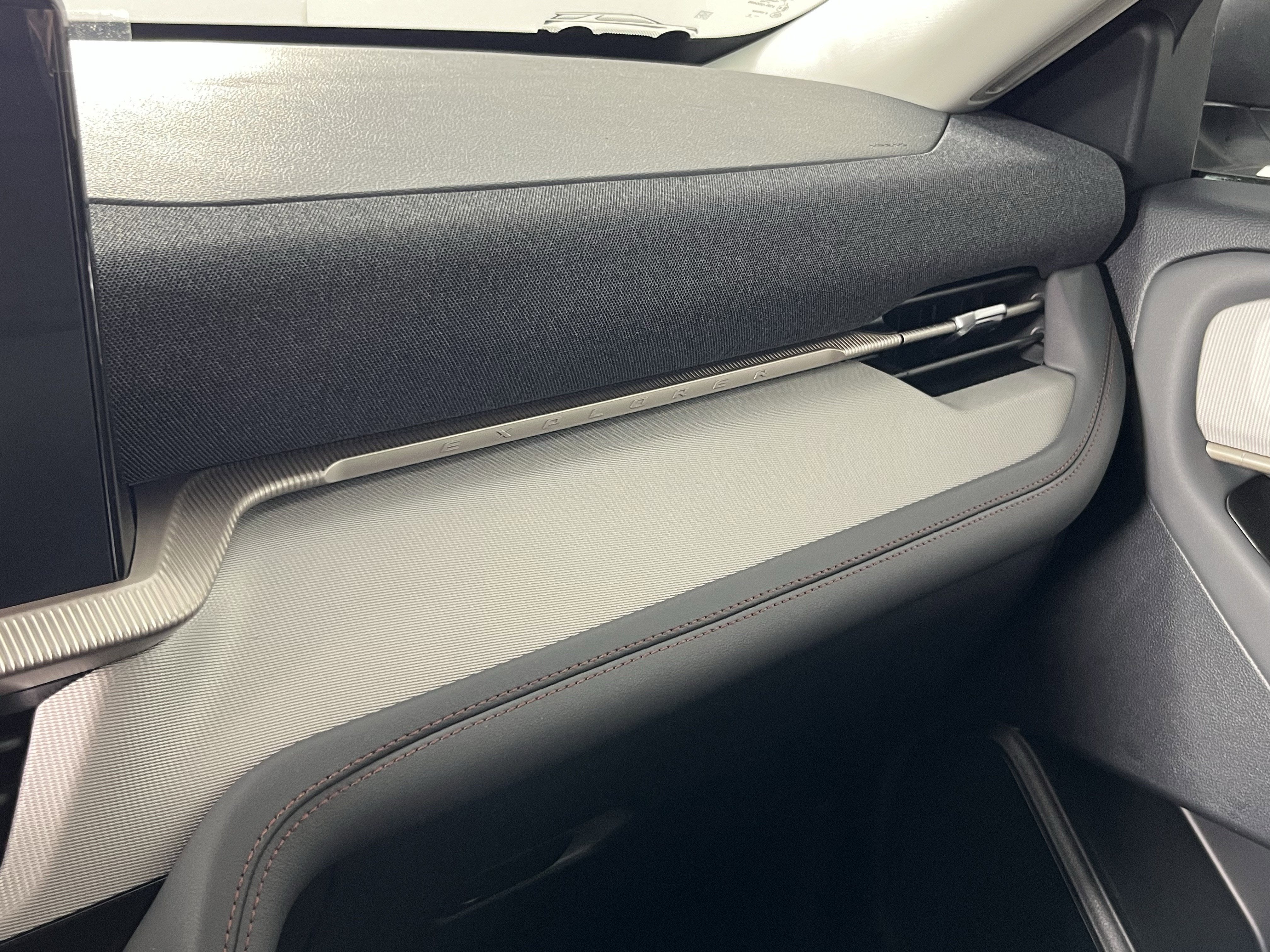 2026 Ford Explorer Active w/100A Pkg 4WD