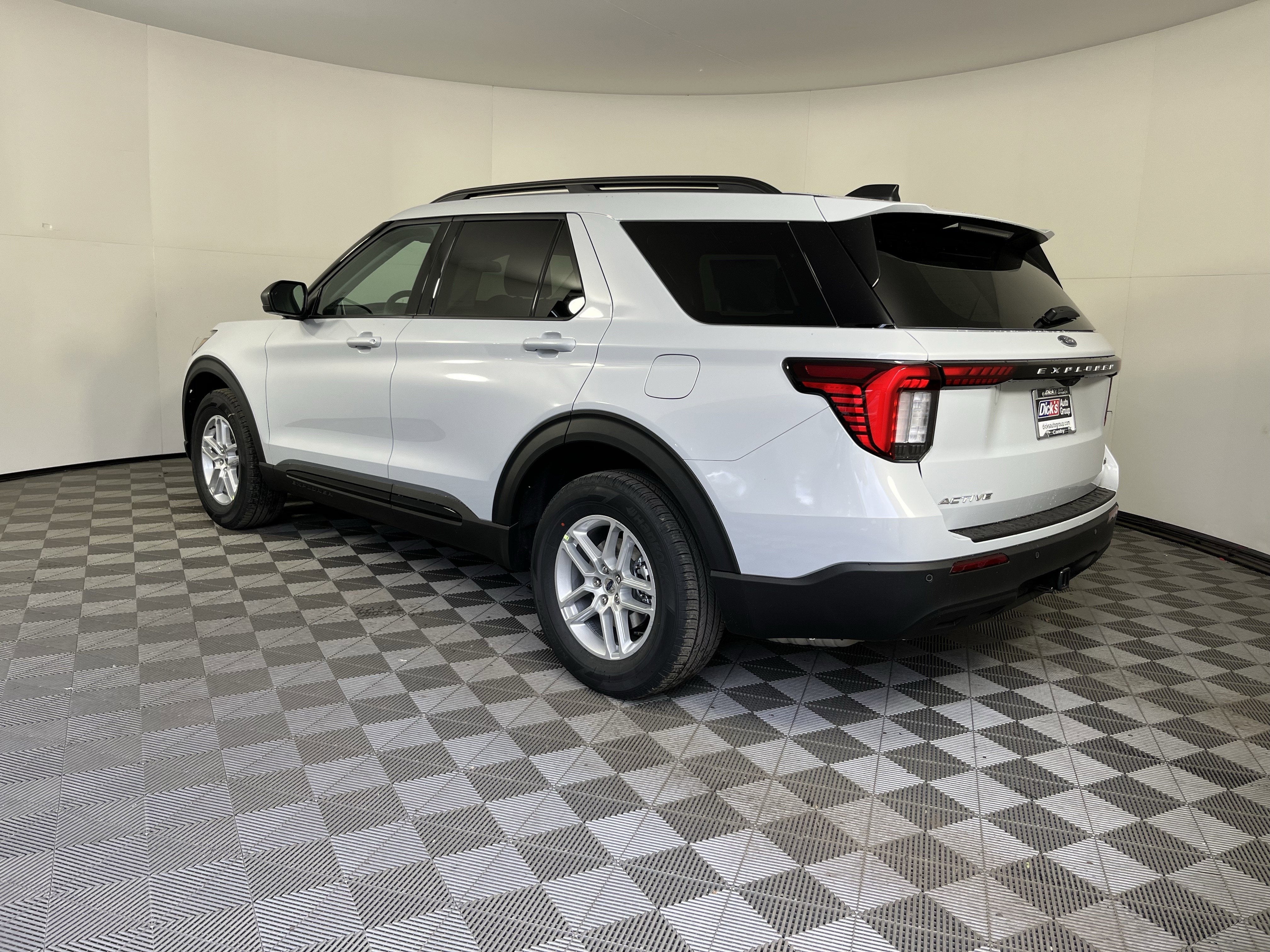 2026 Ford Explorer Active w/100A Pkg 4WD
