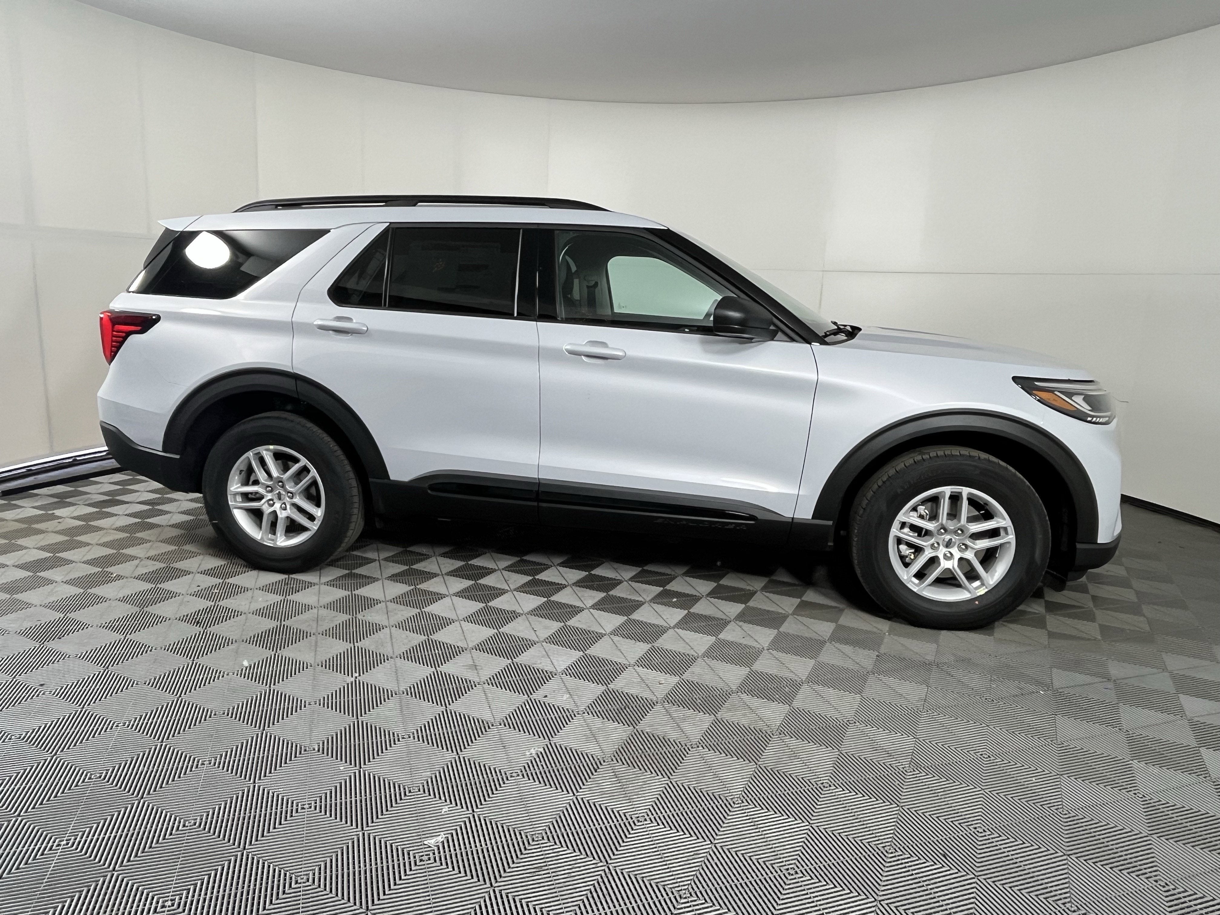 2026 Ford Explorer Active w/100A Pkg 4WD