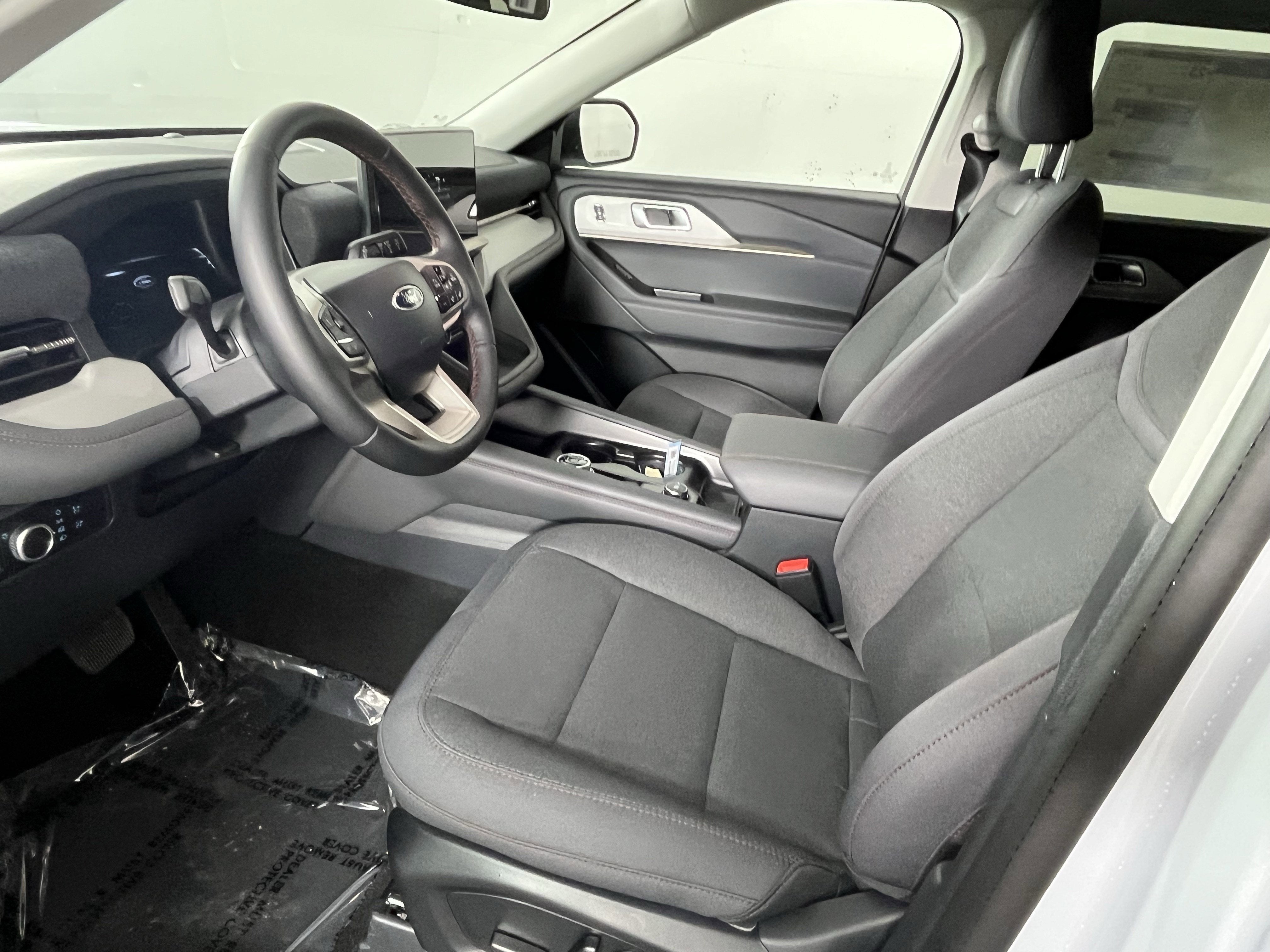 2026 Ford Explorer Active w/100A Pkg 4WD