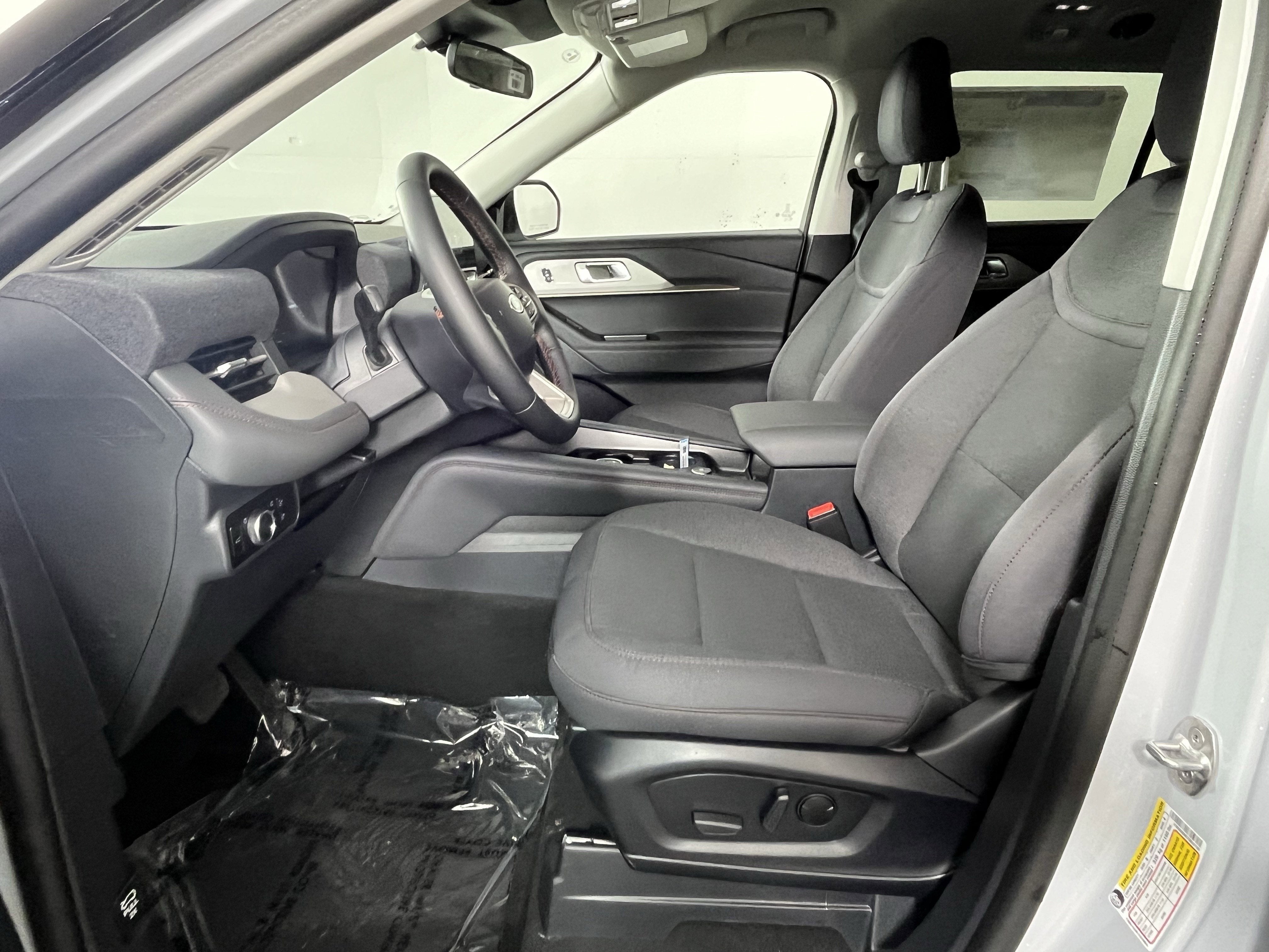 2026 Ford Explorer Active w/100A Pkg 4WD