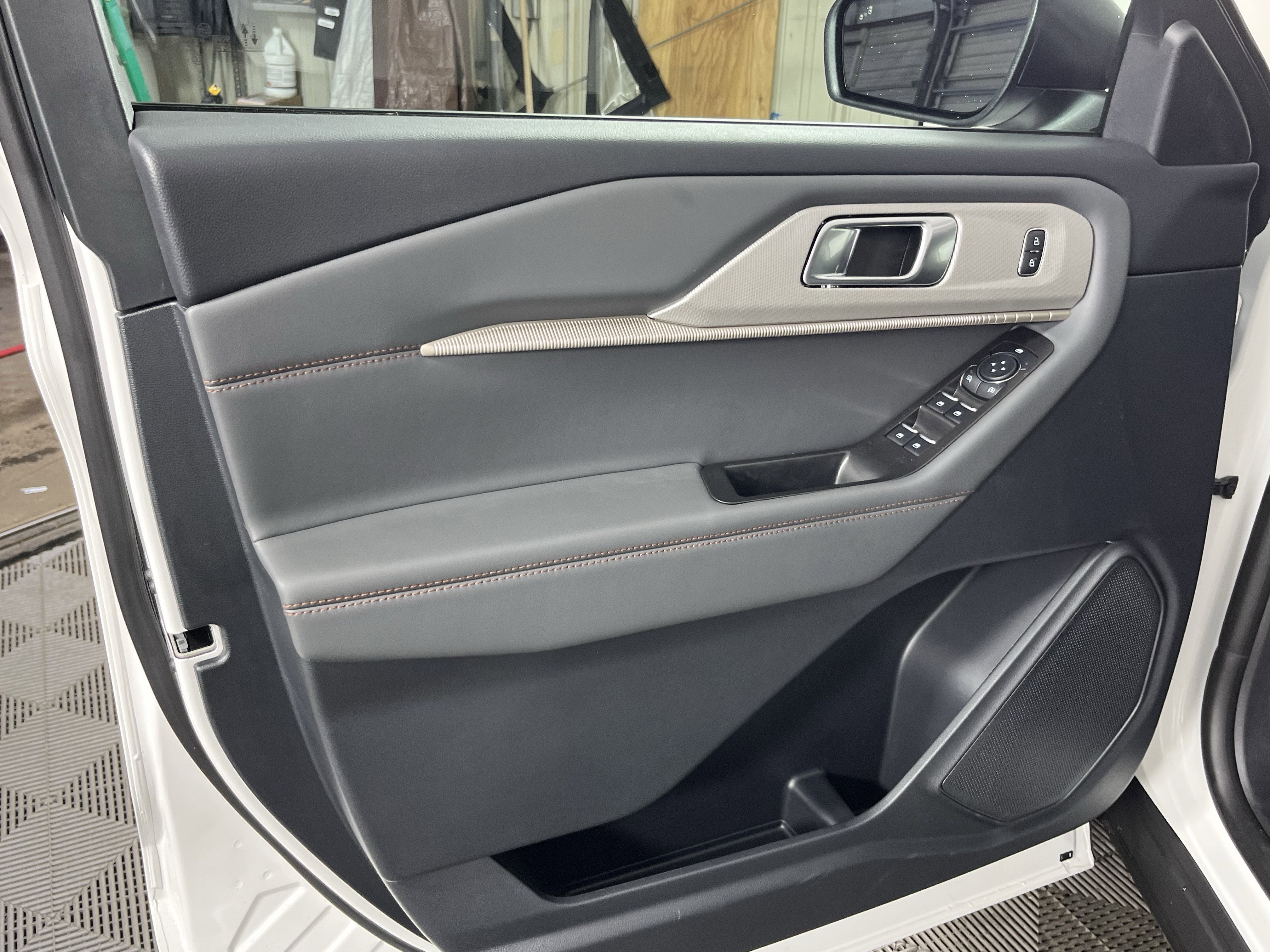 2026 Ford Explorer Active w/100A Pkg 4WD