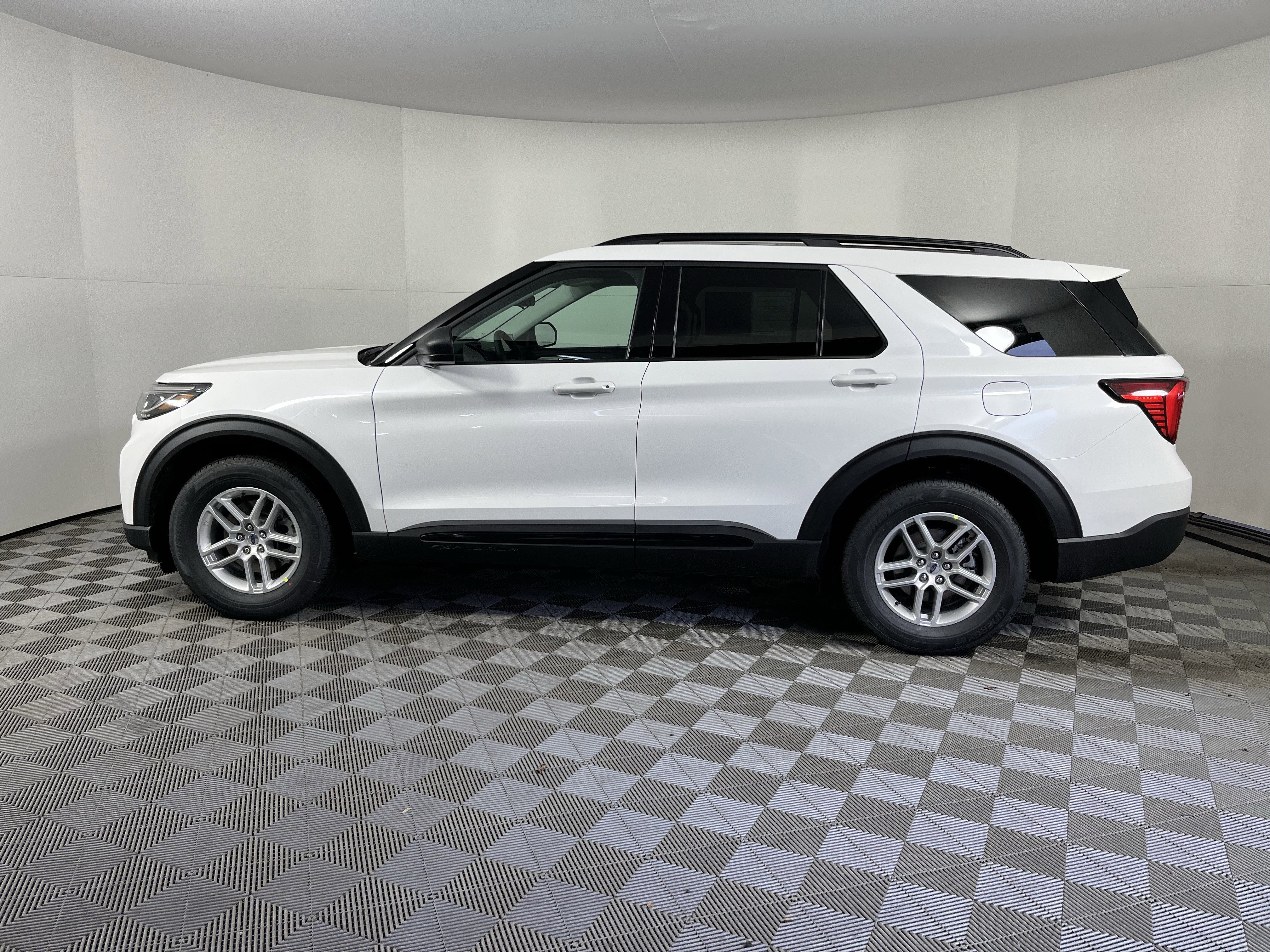 2026 Ford Explorer Active w/100A Pkg 4WD