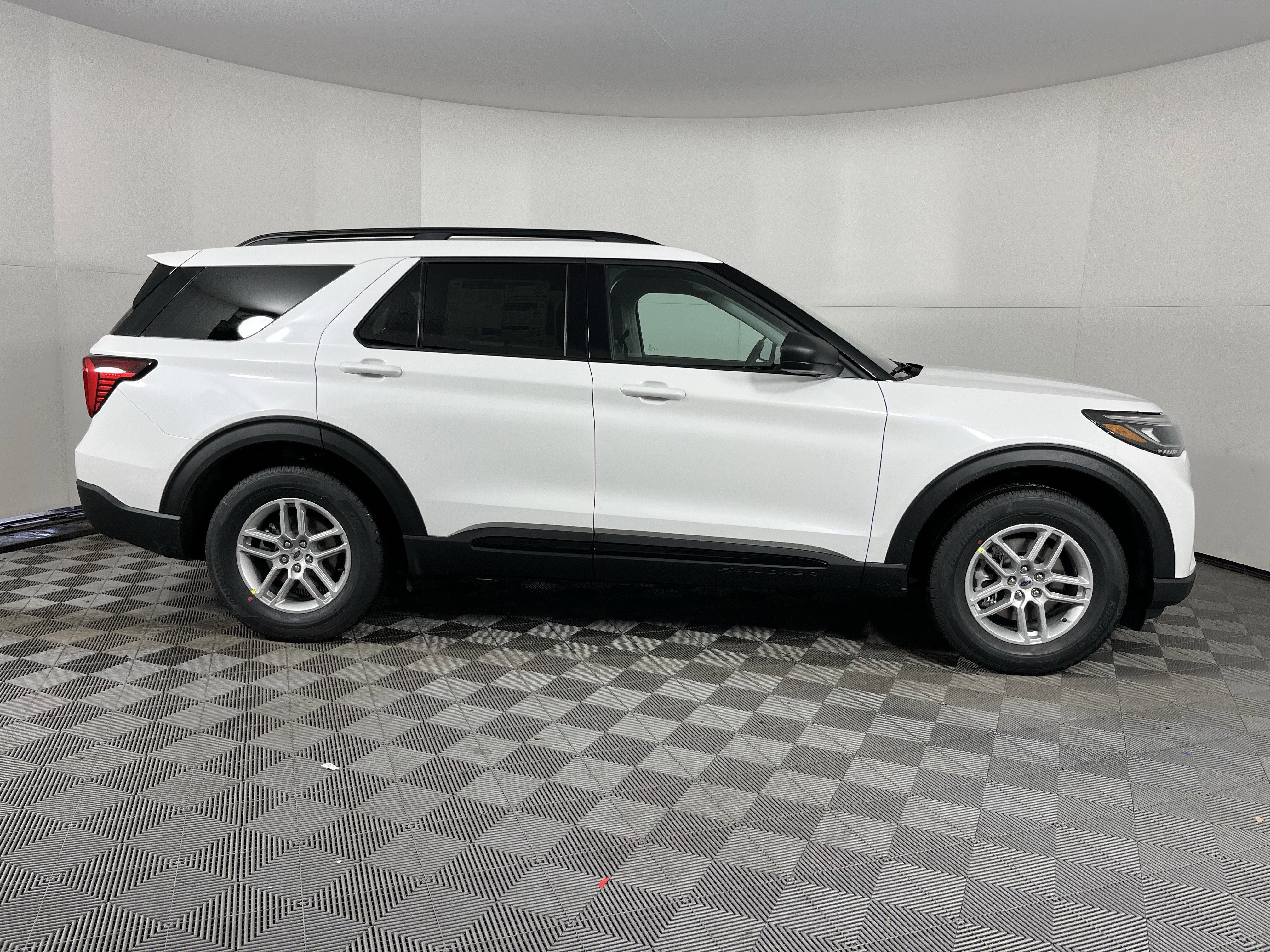2026 Ford Explorer Active w/100A Pkg 4WD