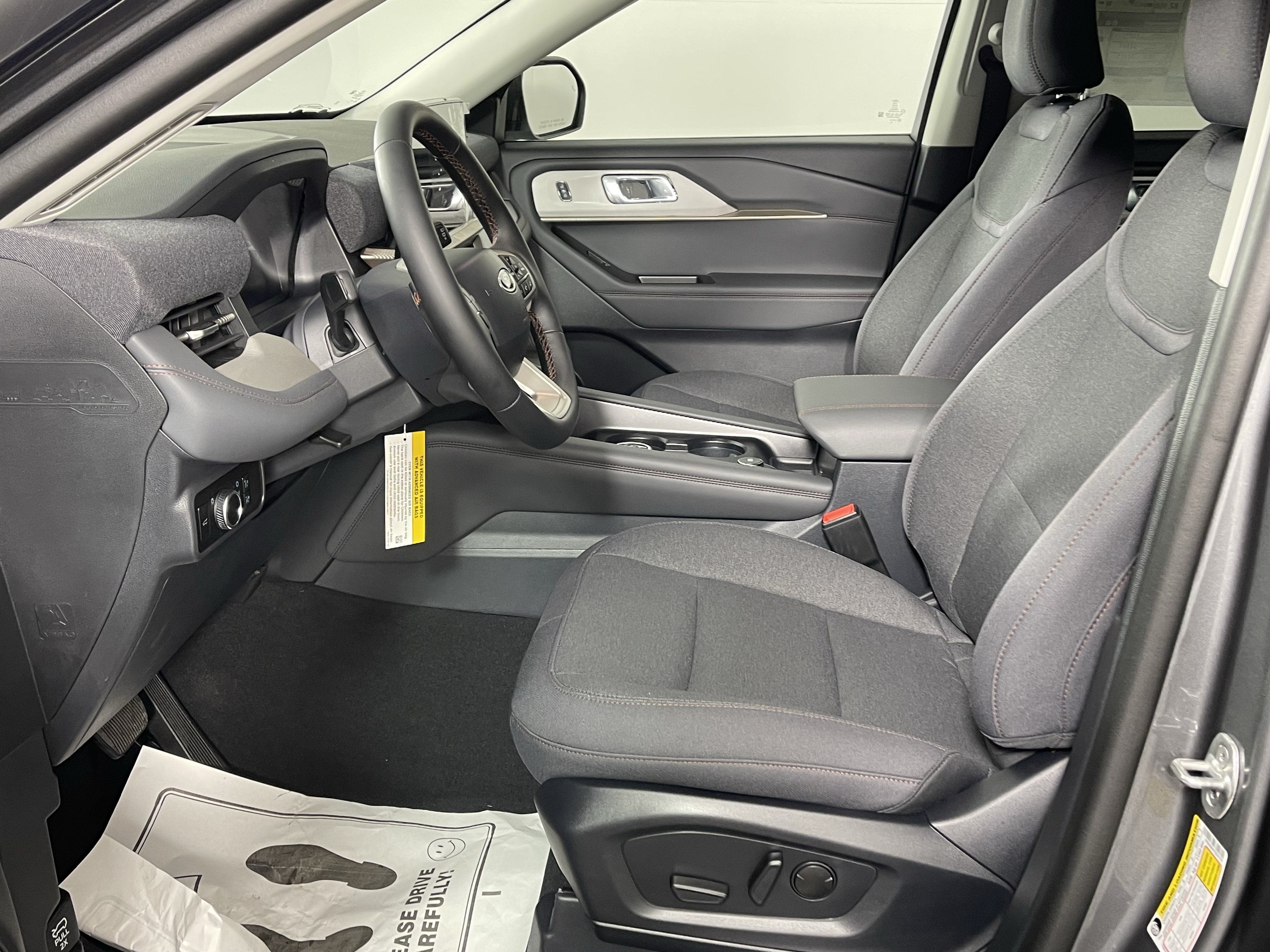 2026 Ford Explorer Active w/100A Pkg 4WD