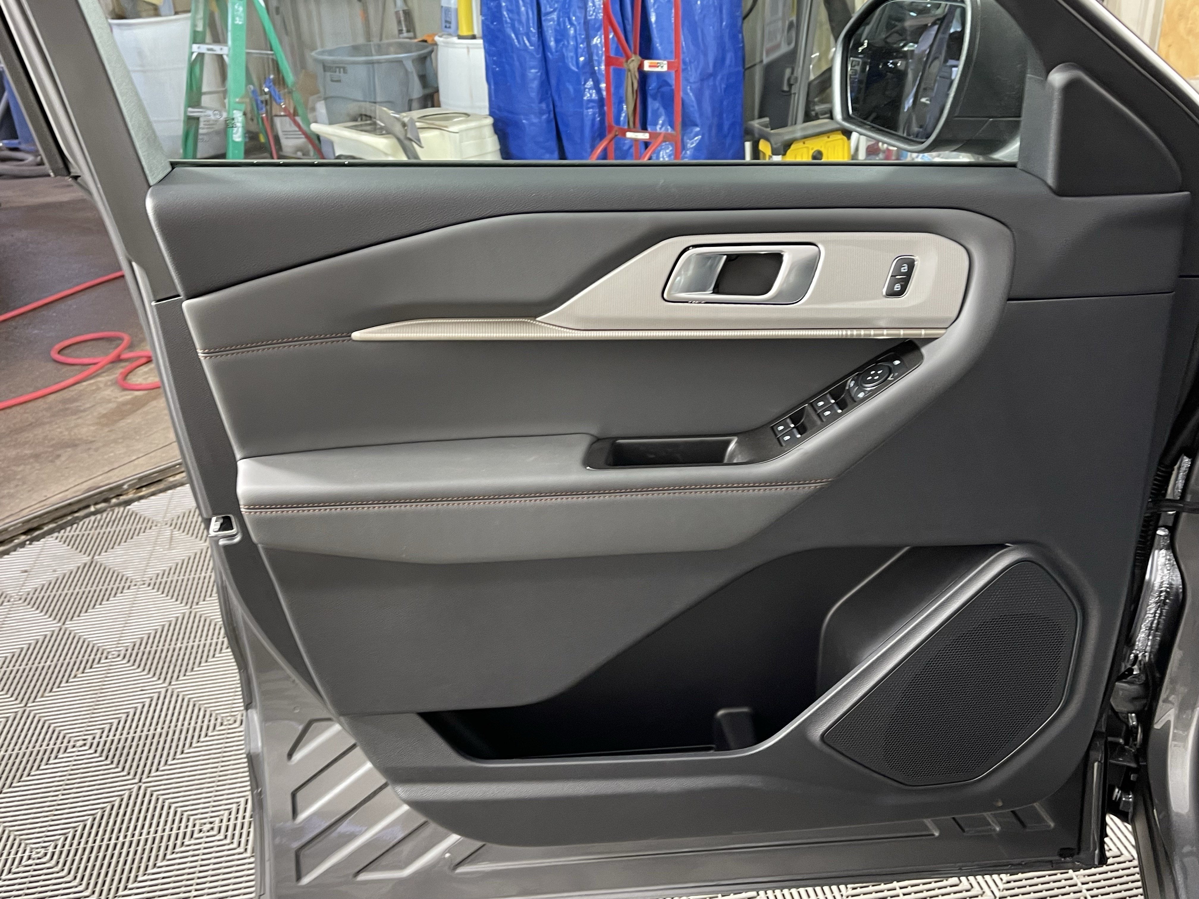 2026 Ford Explorer Active w/100A Pkg 4WD