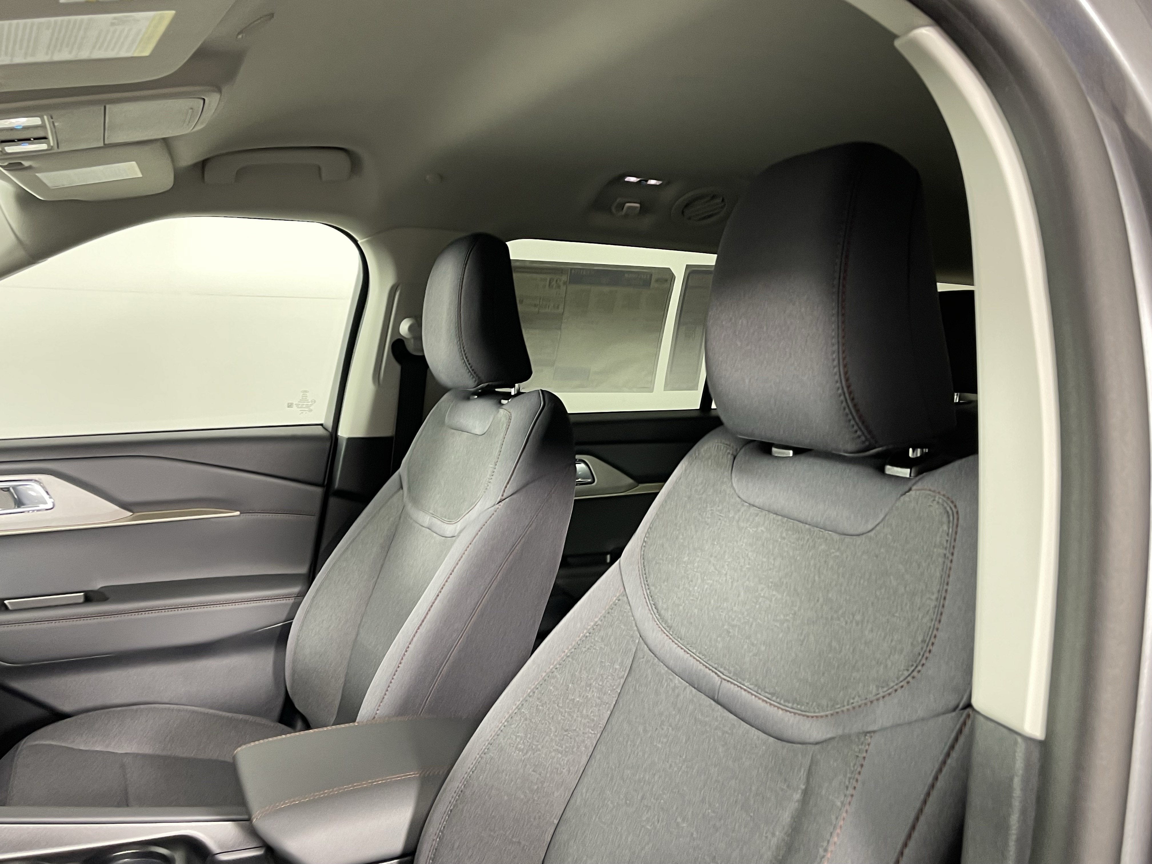 2026 Ford Explorer Active w/100A Pkg 4WD