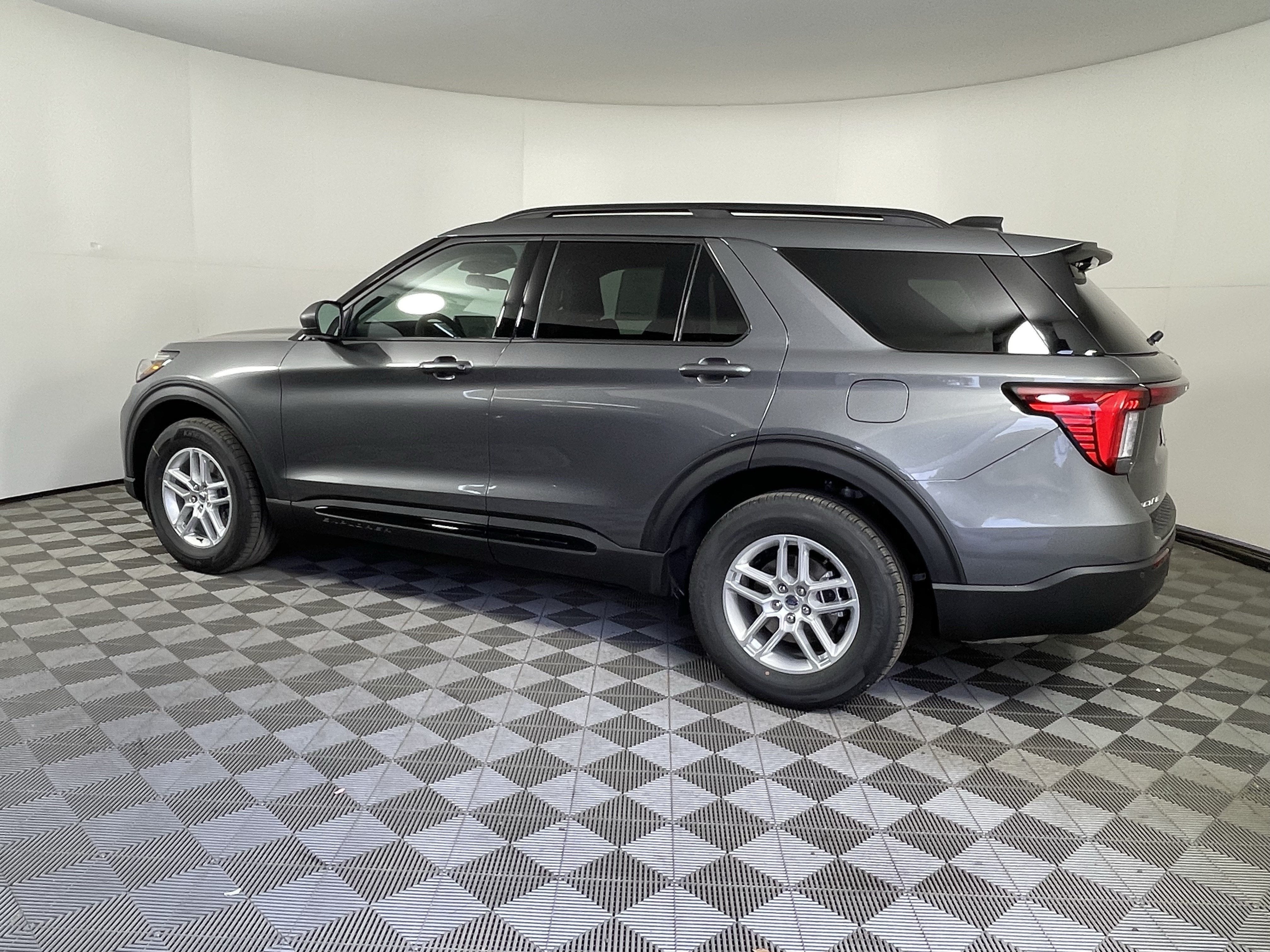 2026 Ford Explorer Active w/100A Pkg 4WD