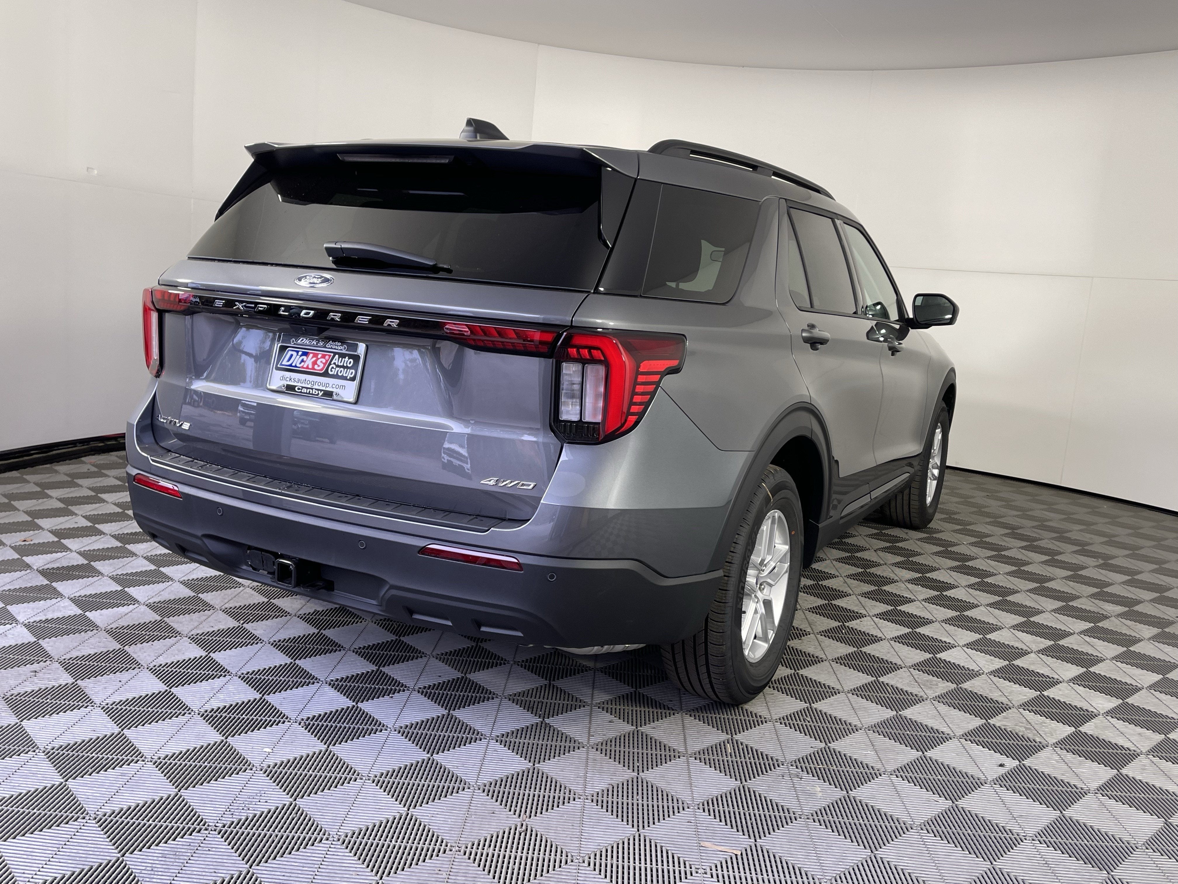 2026 Ford Explorer Active w/100A Pkg 4WD