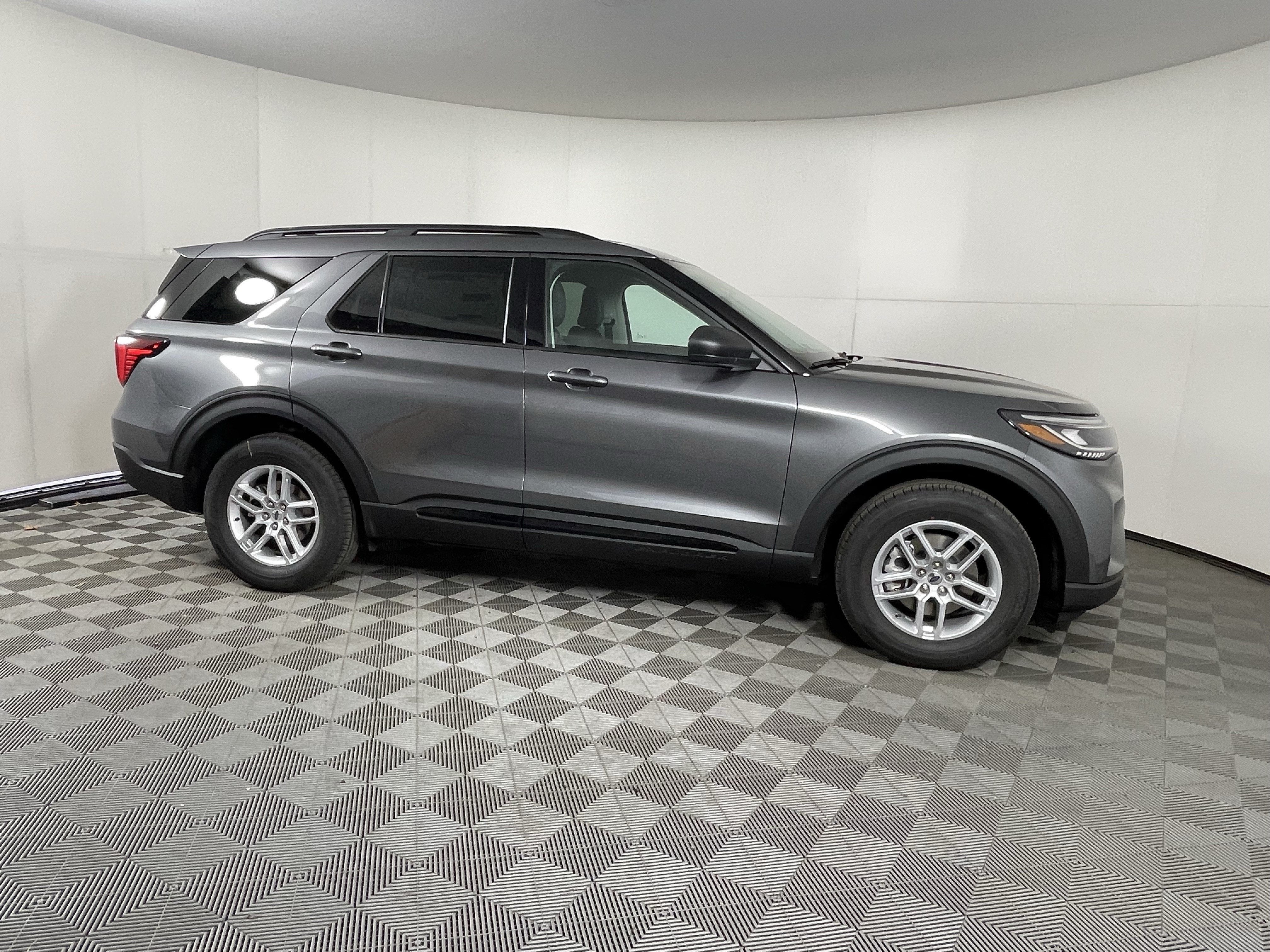 2026 Ford Explorer Active w/100A Pkg 4WD