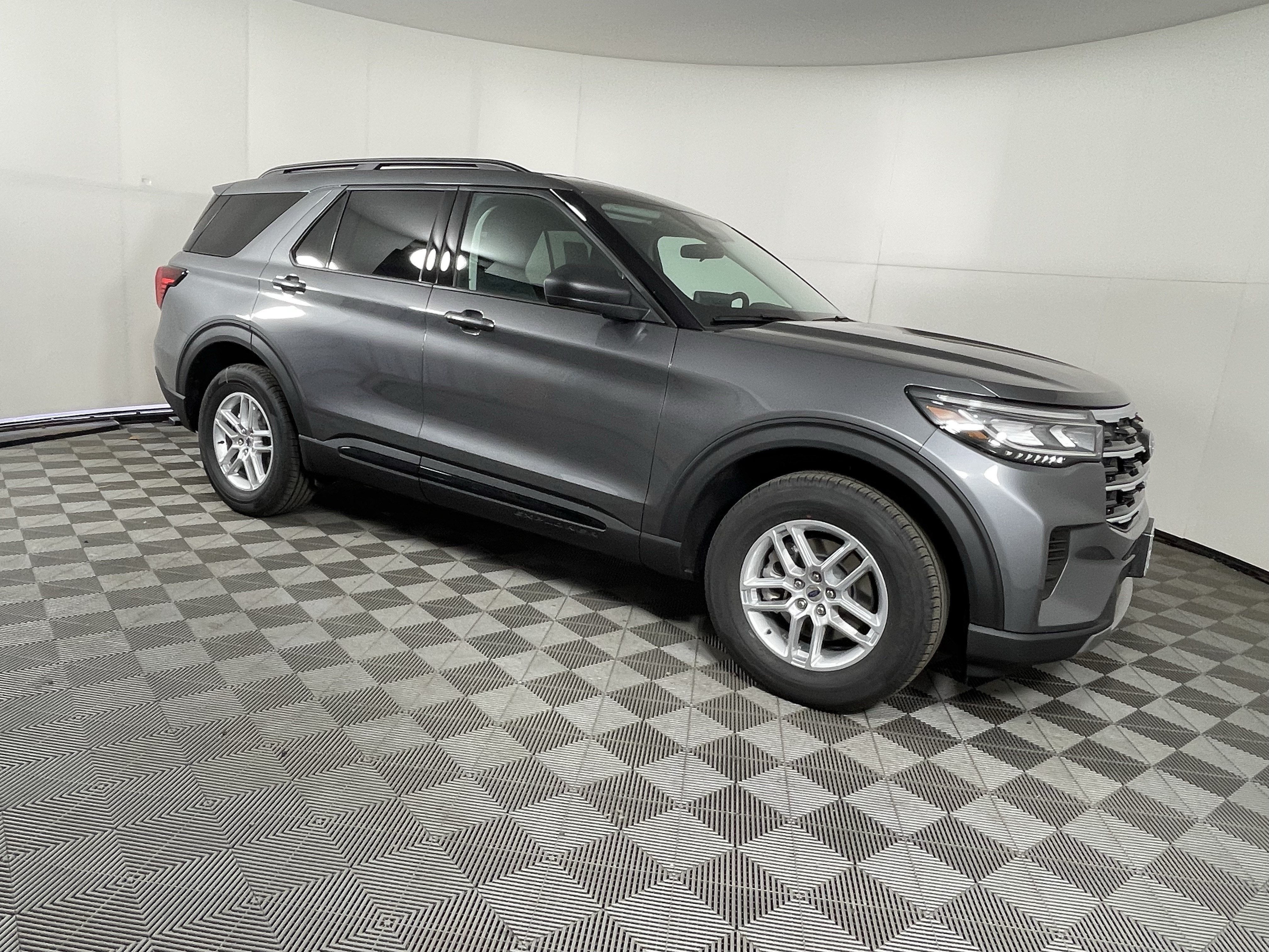2026 Ford Explorer Active w/100A Pkg 4WD