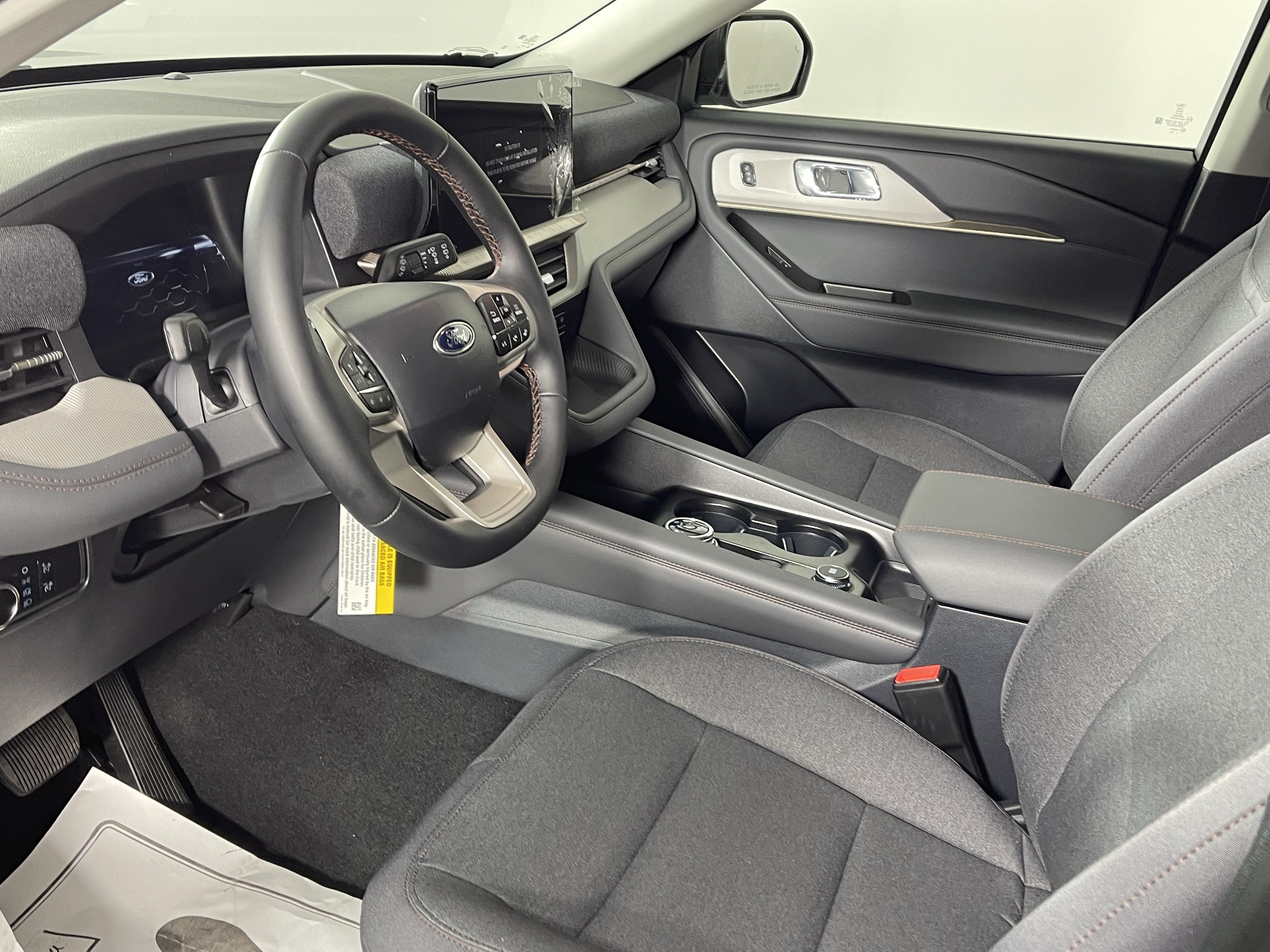 2026 Ford Explorer Active w/100A Pkg 4WD