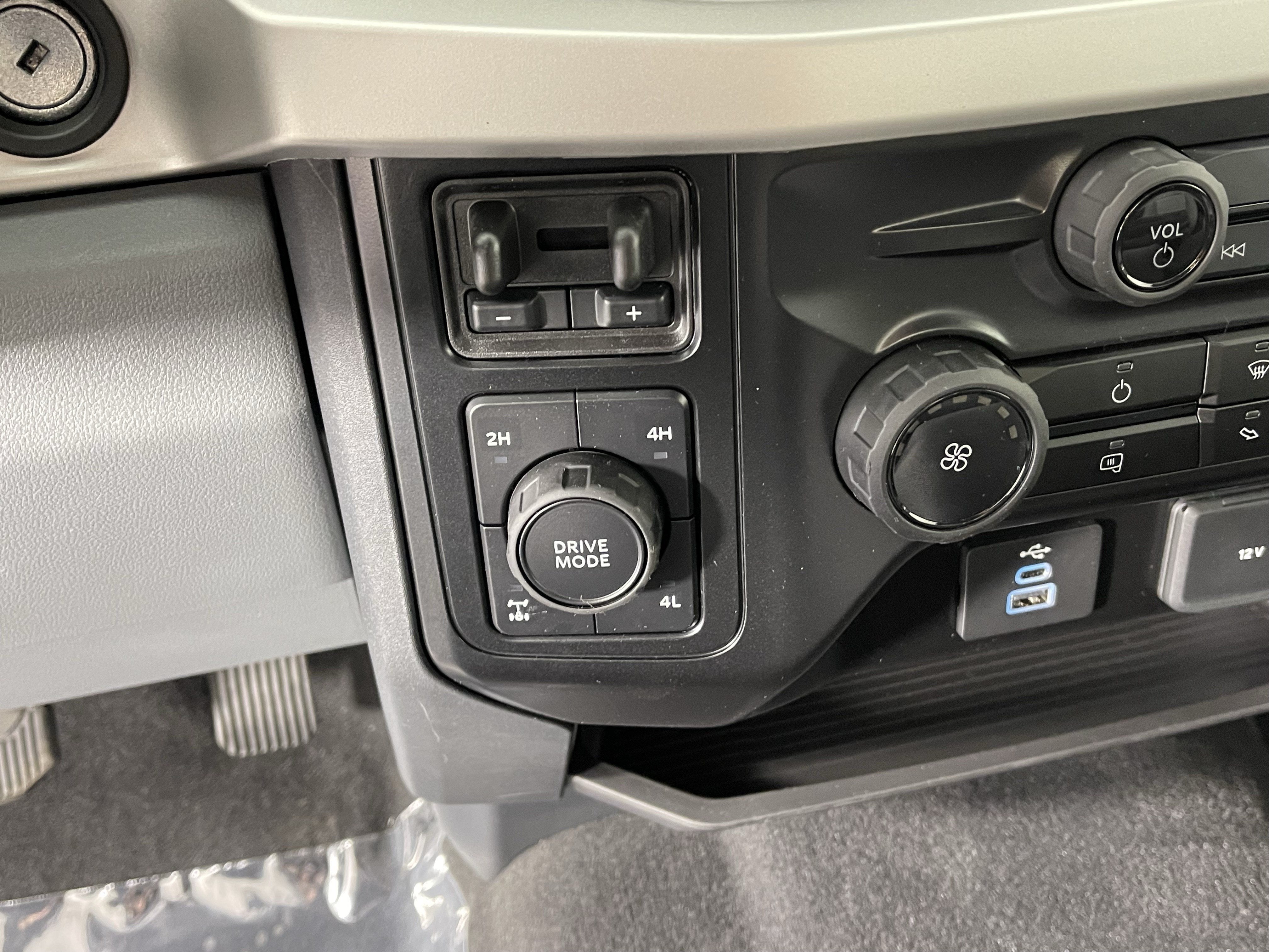 2026 Ford Super Duty F-250 SRW XL 4WD Crew Cab 8' Box