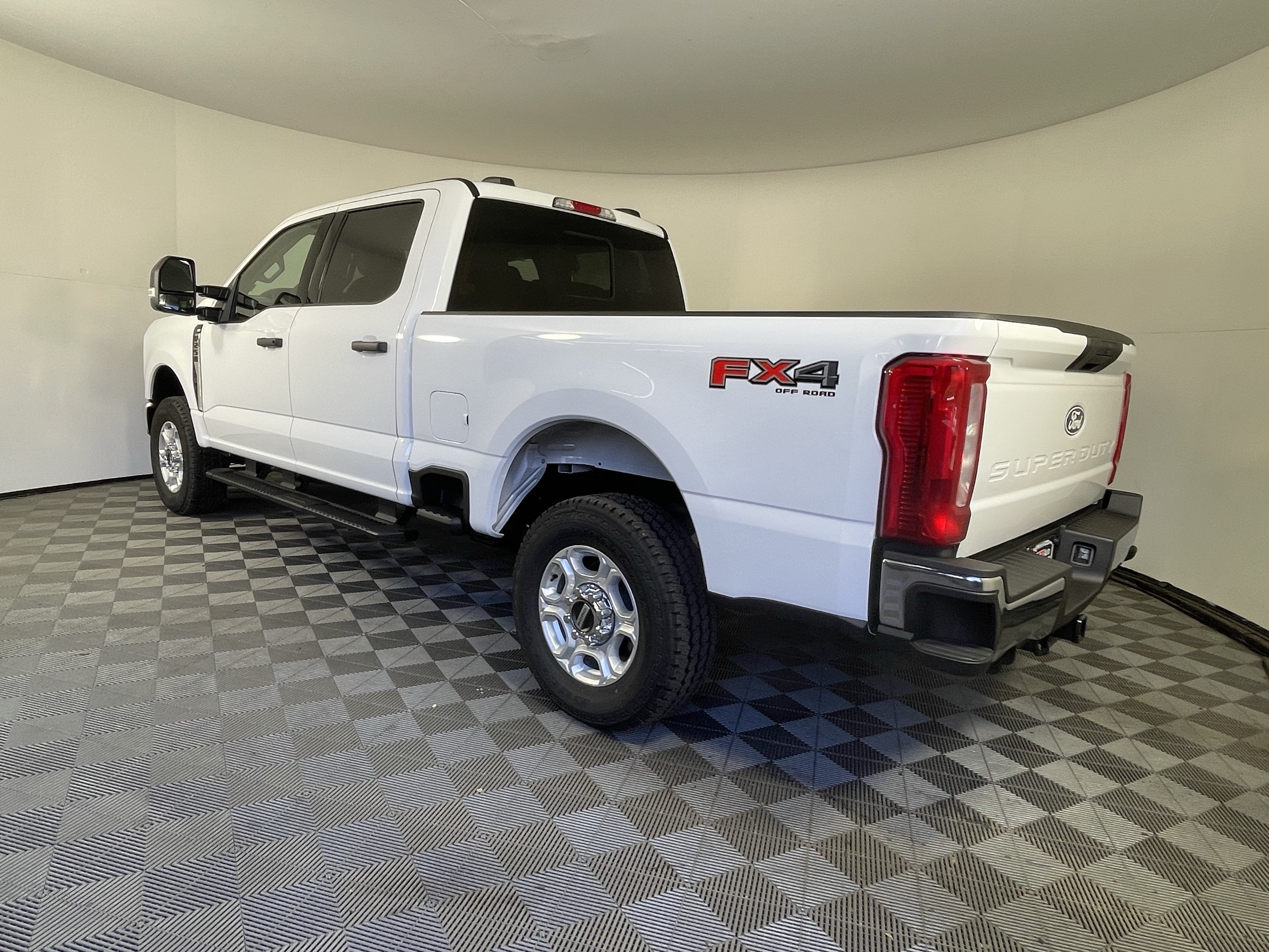 2027 Ford Super Duty F-250 SRW XLT 4WD Crew Cab 6.75' Box