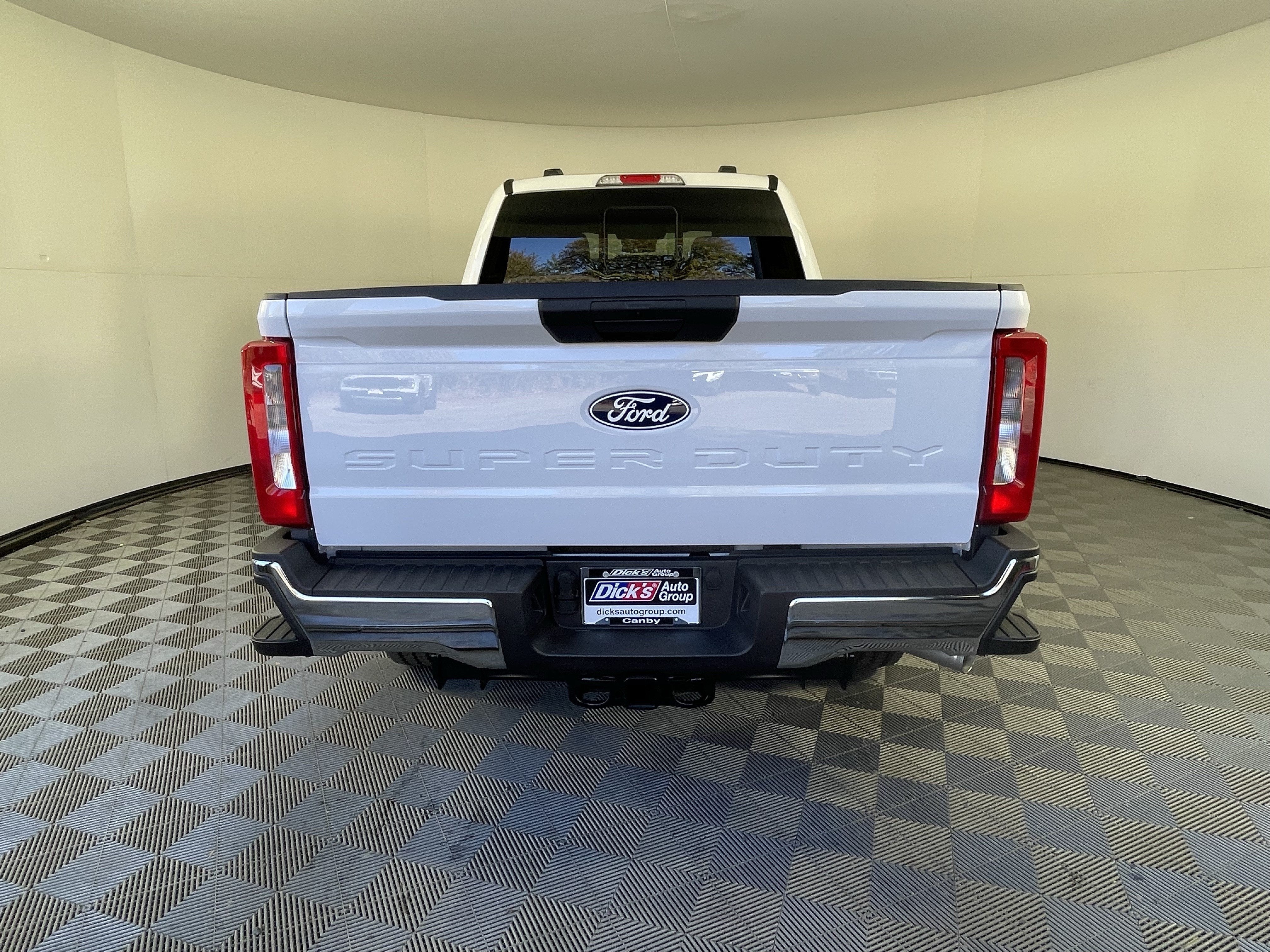 2027 Ford Super Duty F-250 SRW XLT 4WD Crew Cab 6.75' Box