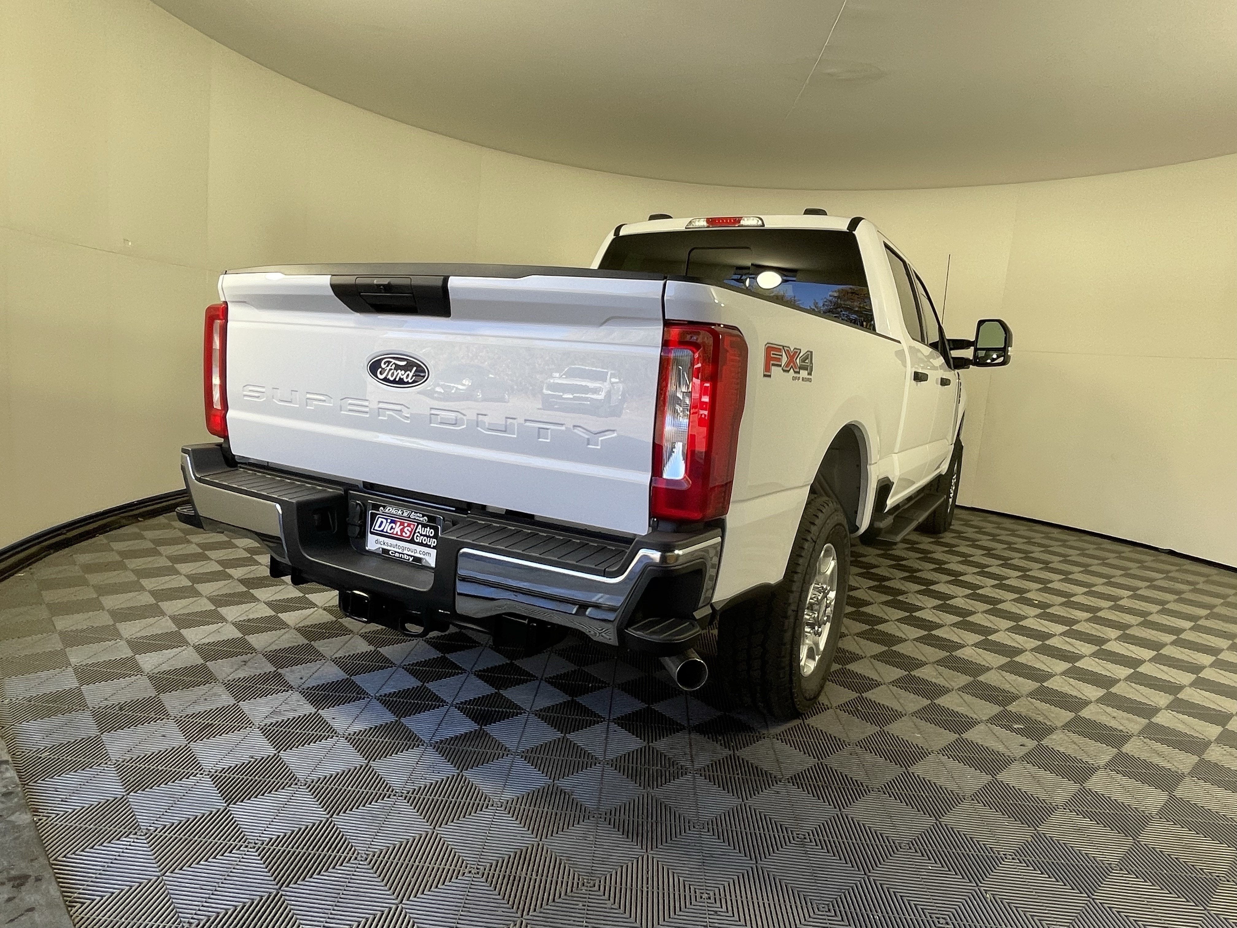 2027 Ford Super Duty F-250 SRW XLT 4WD Crew Cab 6.75' Box