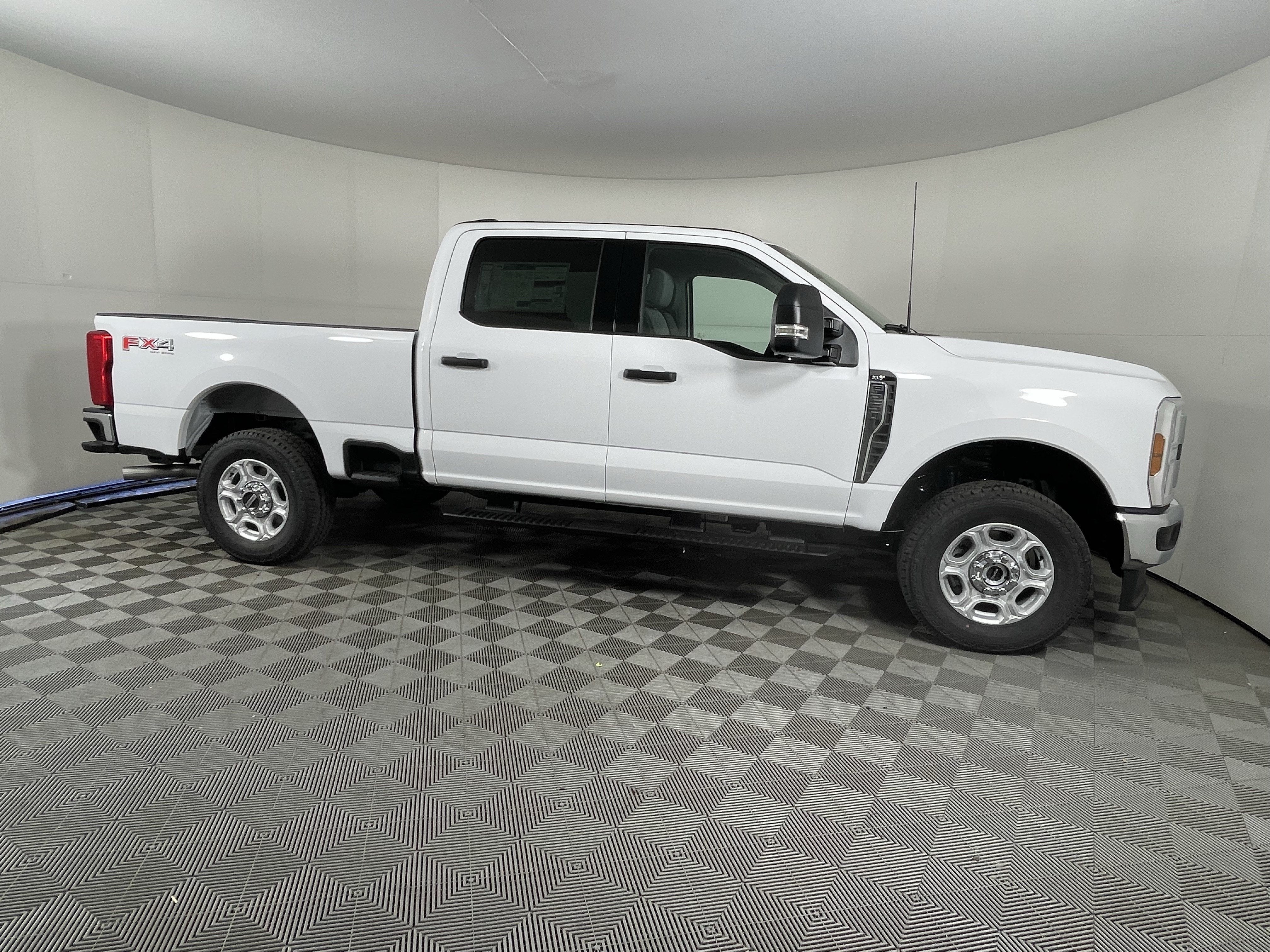 2027 Ford Super Duty F-250 SRW XLT 4WD Crew Cab 6.75' Box