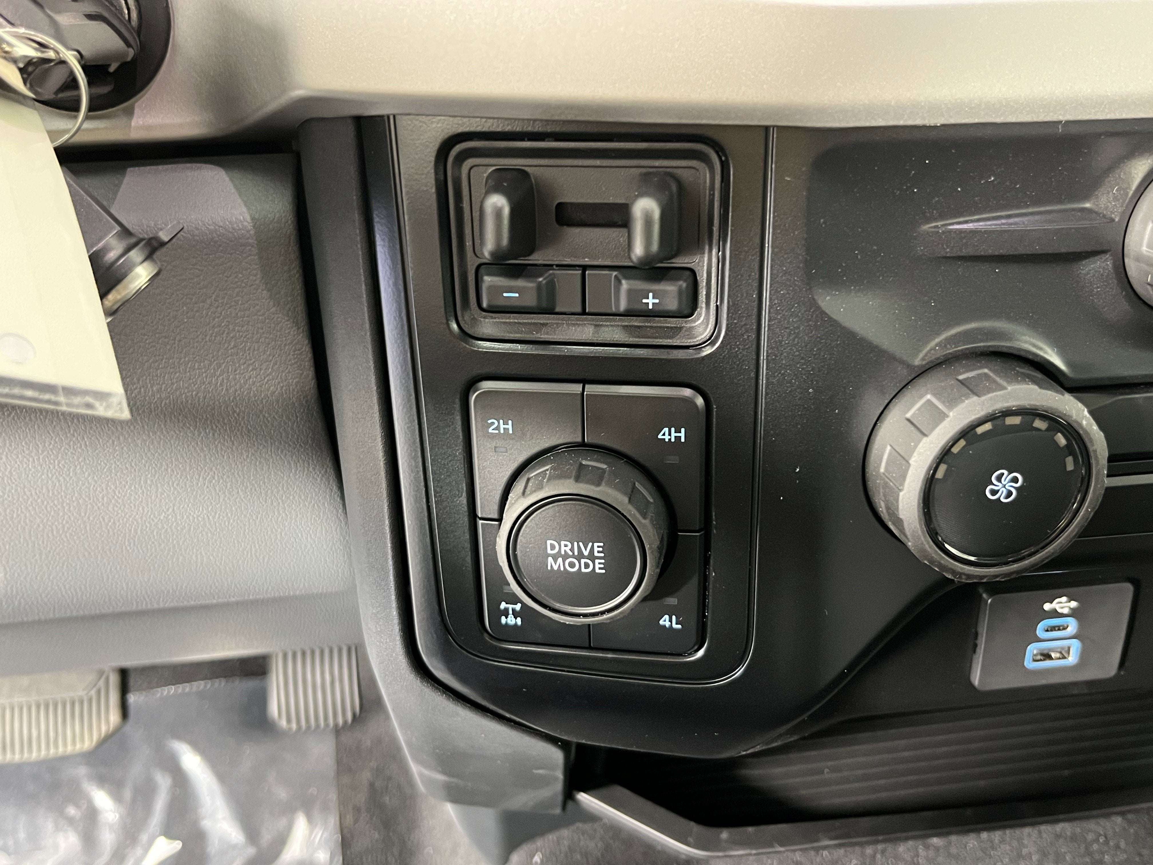 2026 Ford Super Duty F-250 SRW XL 4WD Crew Cab 6.75' Box