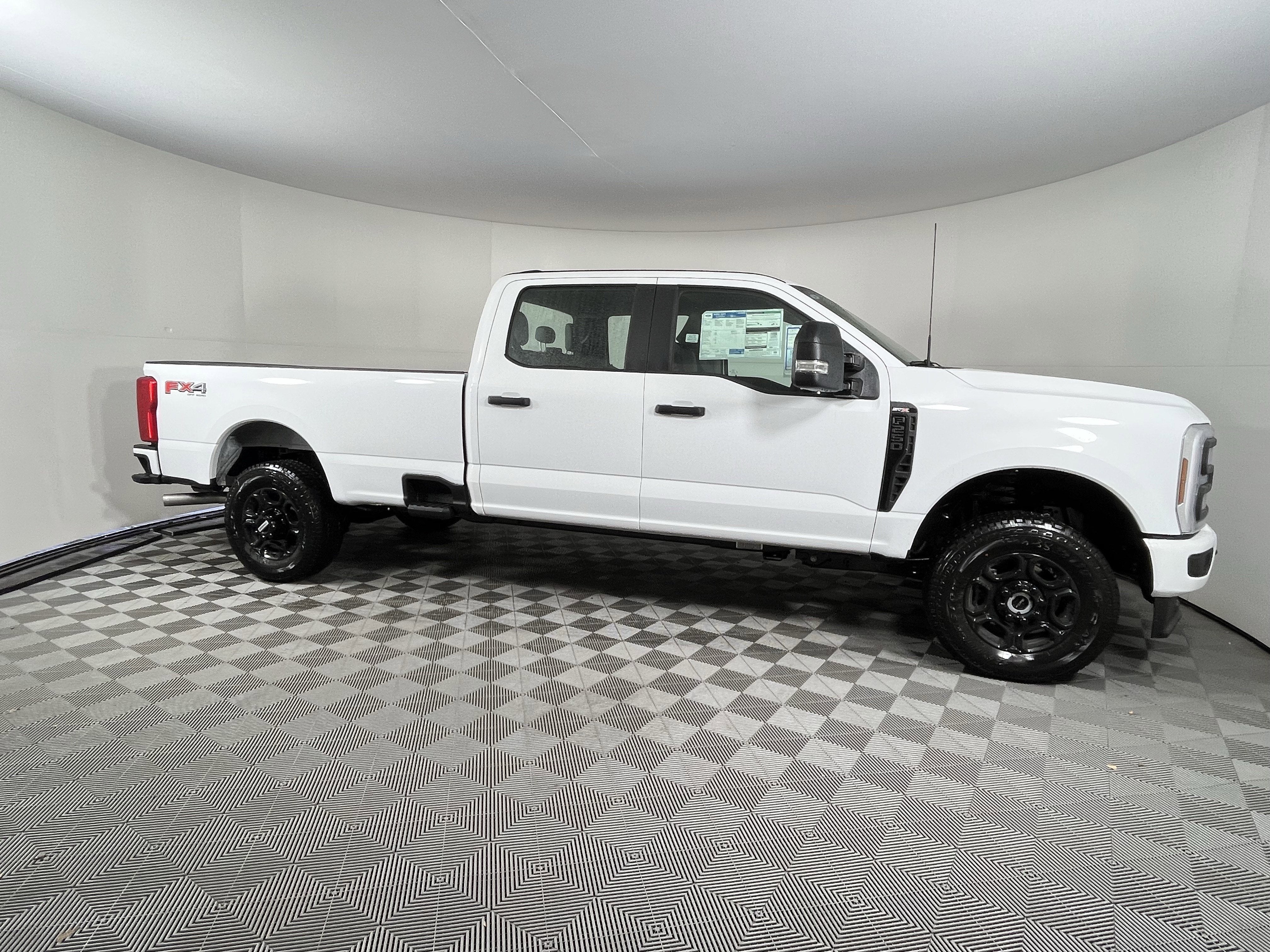 2026 Ford Super Duty F-250 SRW XL 4WD Crew Cab 6.75' Box