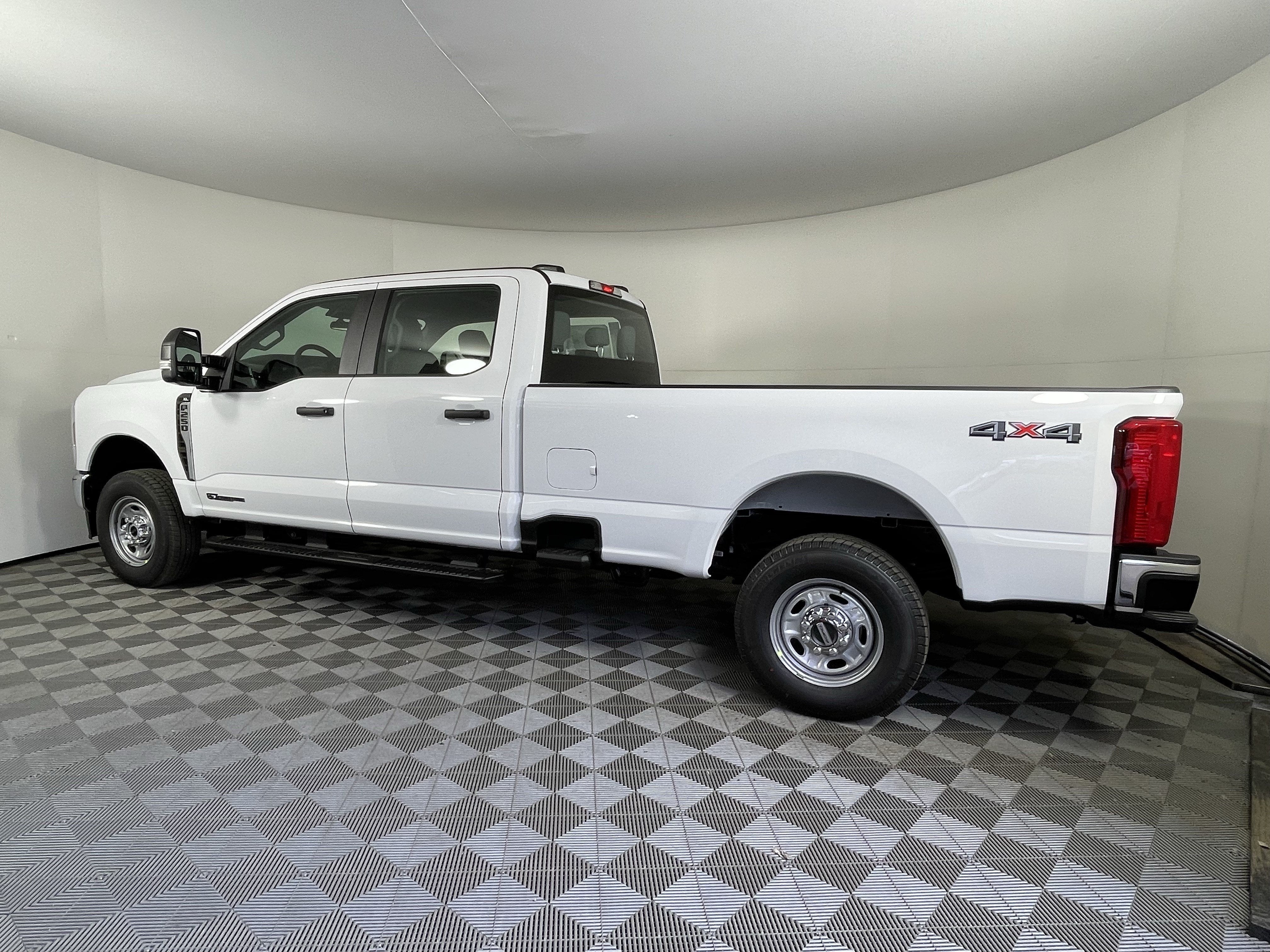 2026 Ford Super Duty F-250 SRW XL 4WD Crew Cab 6.75' Box