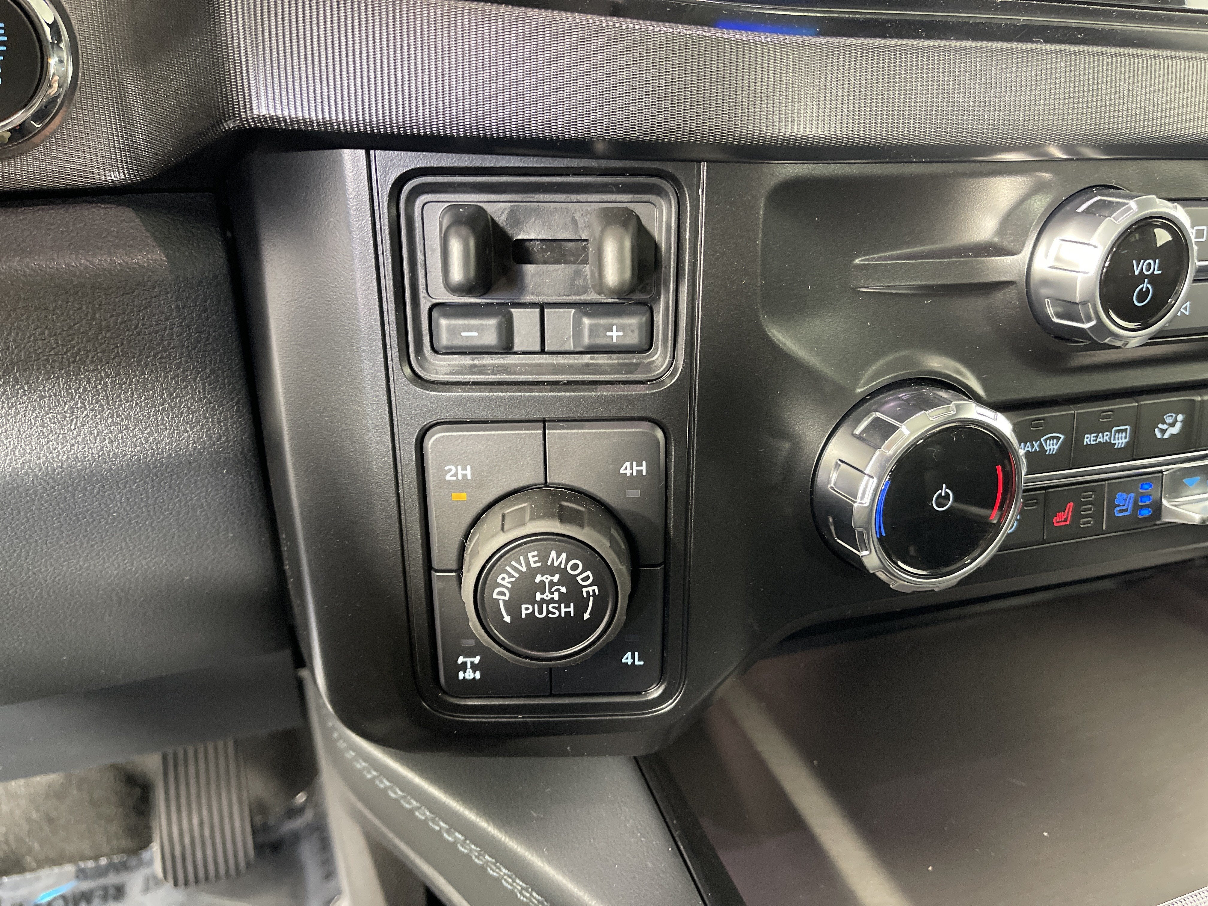 2026 Ford Super Duty F-250 SRW PLATINUM 4WD Crew Cab 6.75' Box