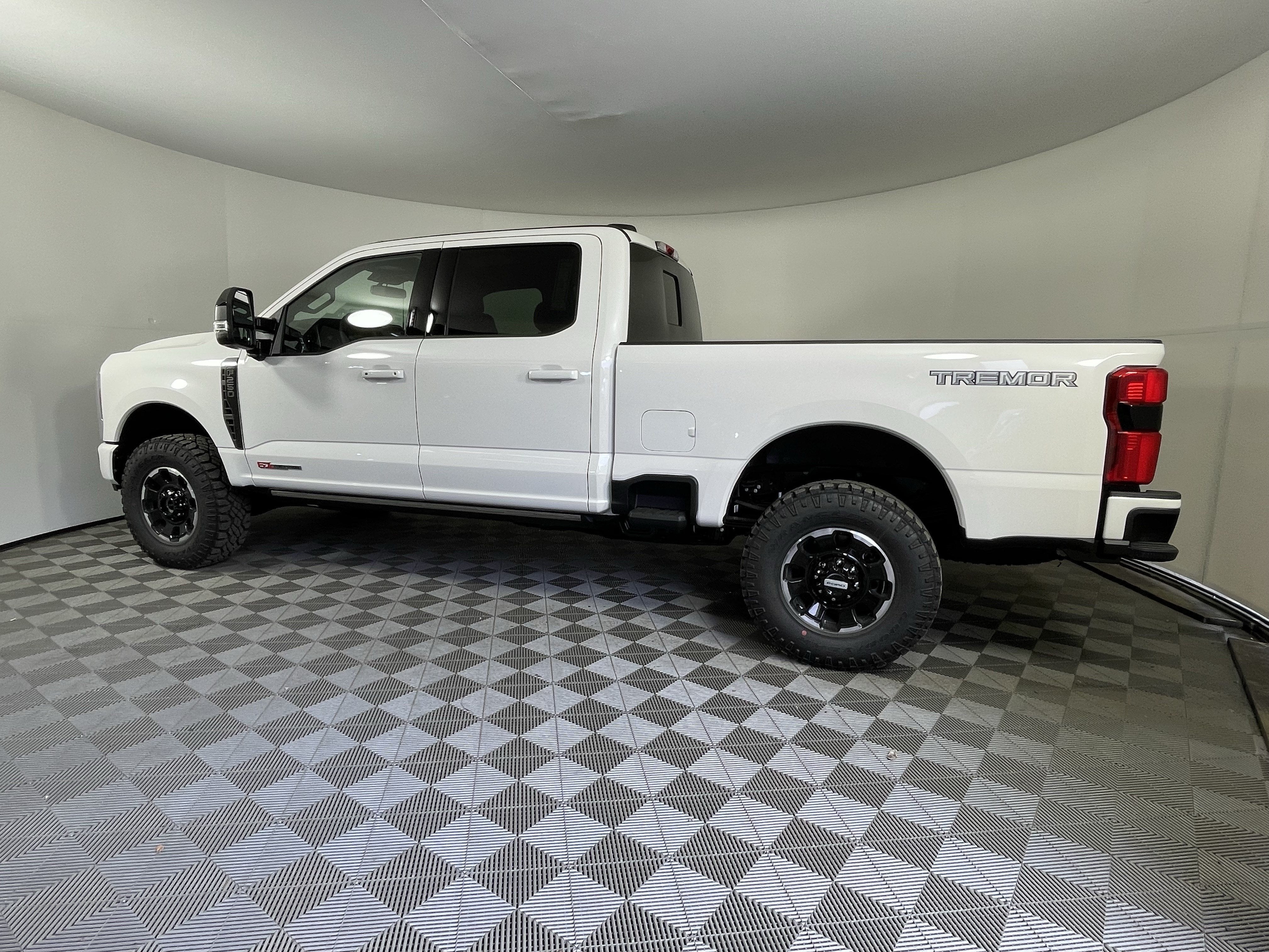 2026 Ford Super Duty F-250 SRW PLATINUM 4WD Crew Cab 6.75' Box