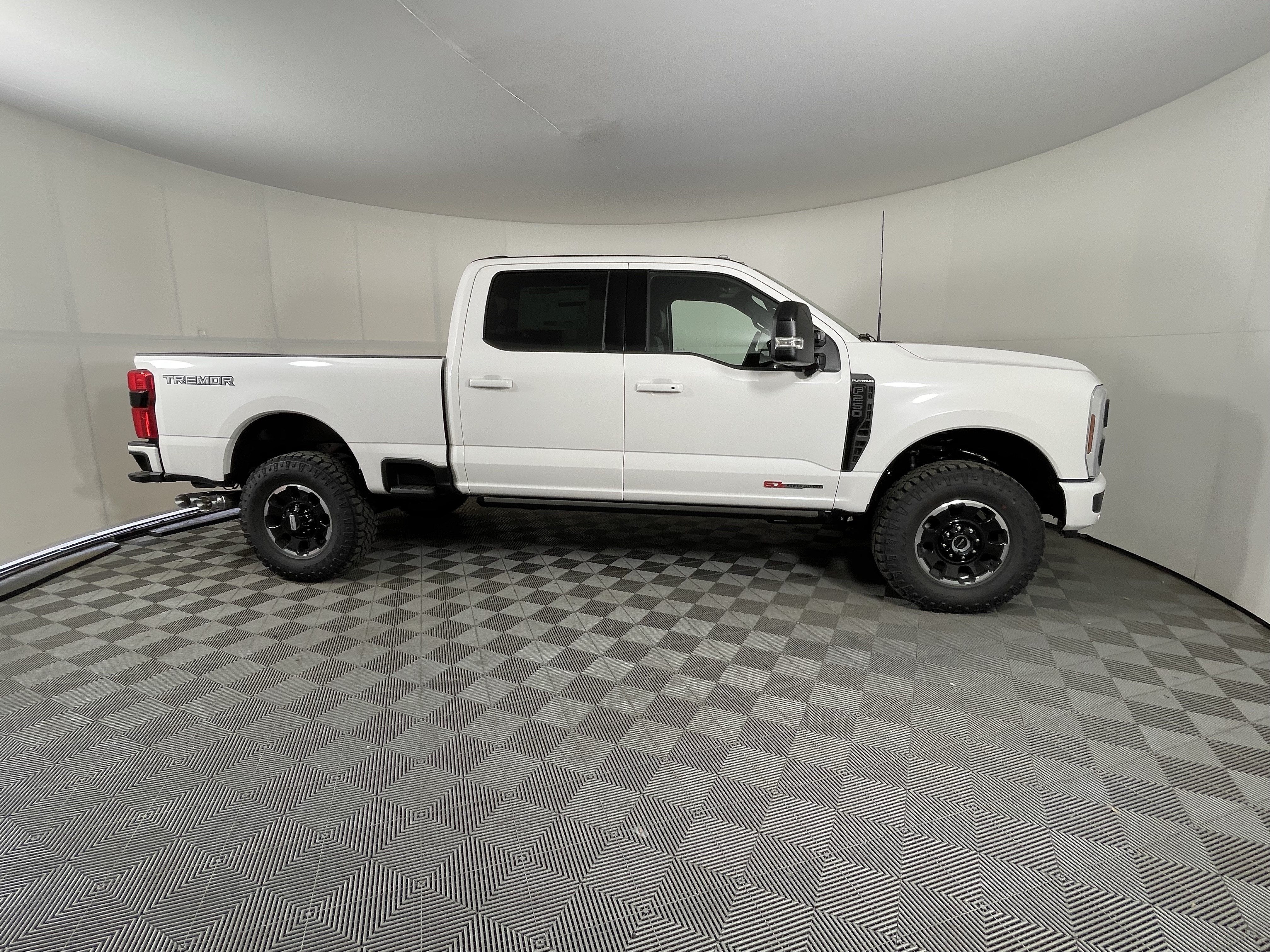 2026 Ford Super Duty F-250 SRW PLATINUM 4WD Crew Cab 6.75' Box