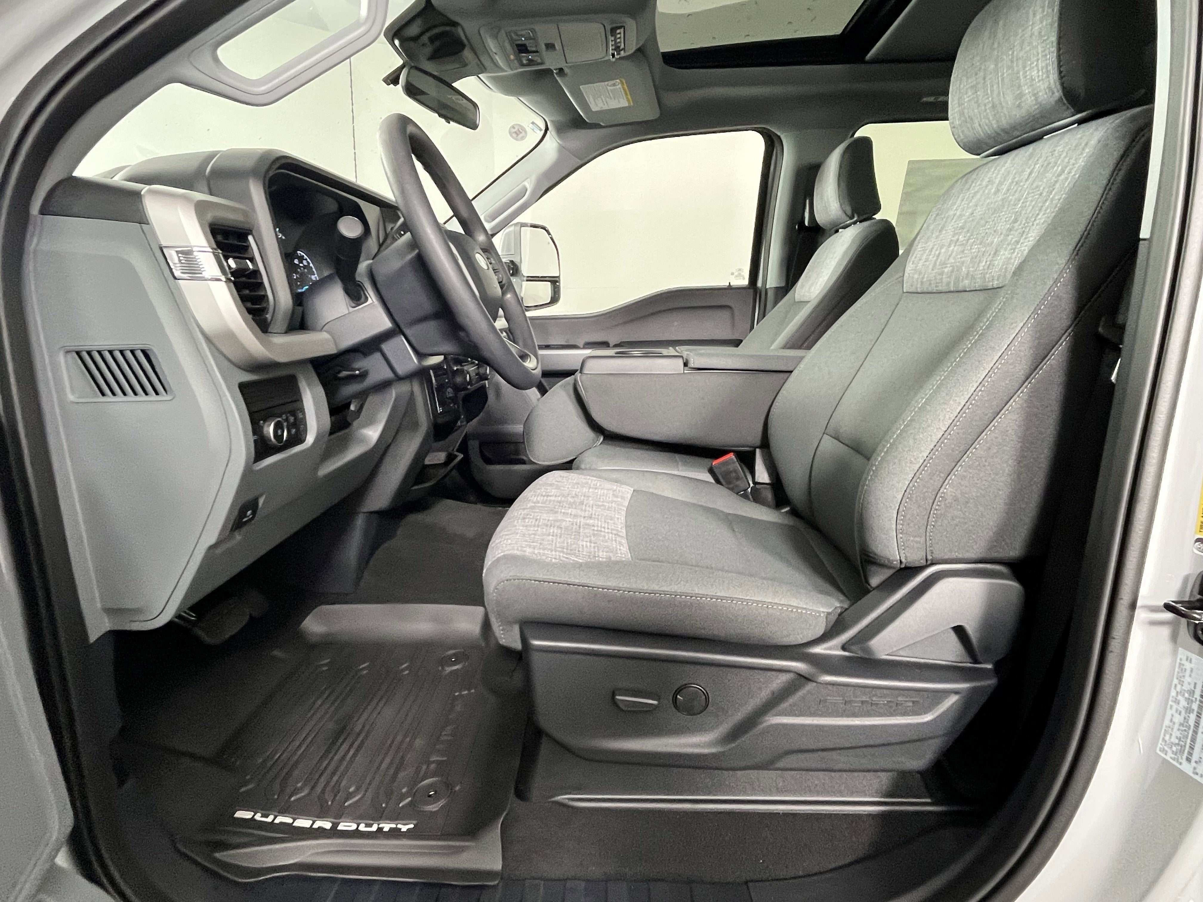 2026 Ford Super Duty F-250 SRW XLT 4WD Crew Cab 6.75' Box