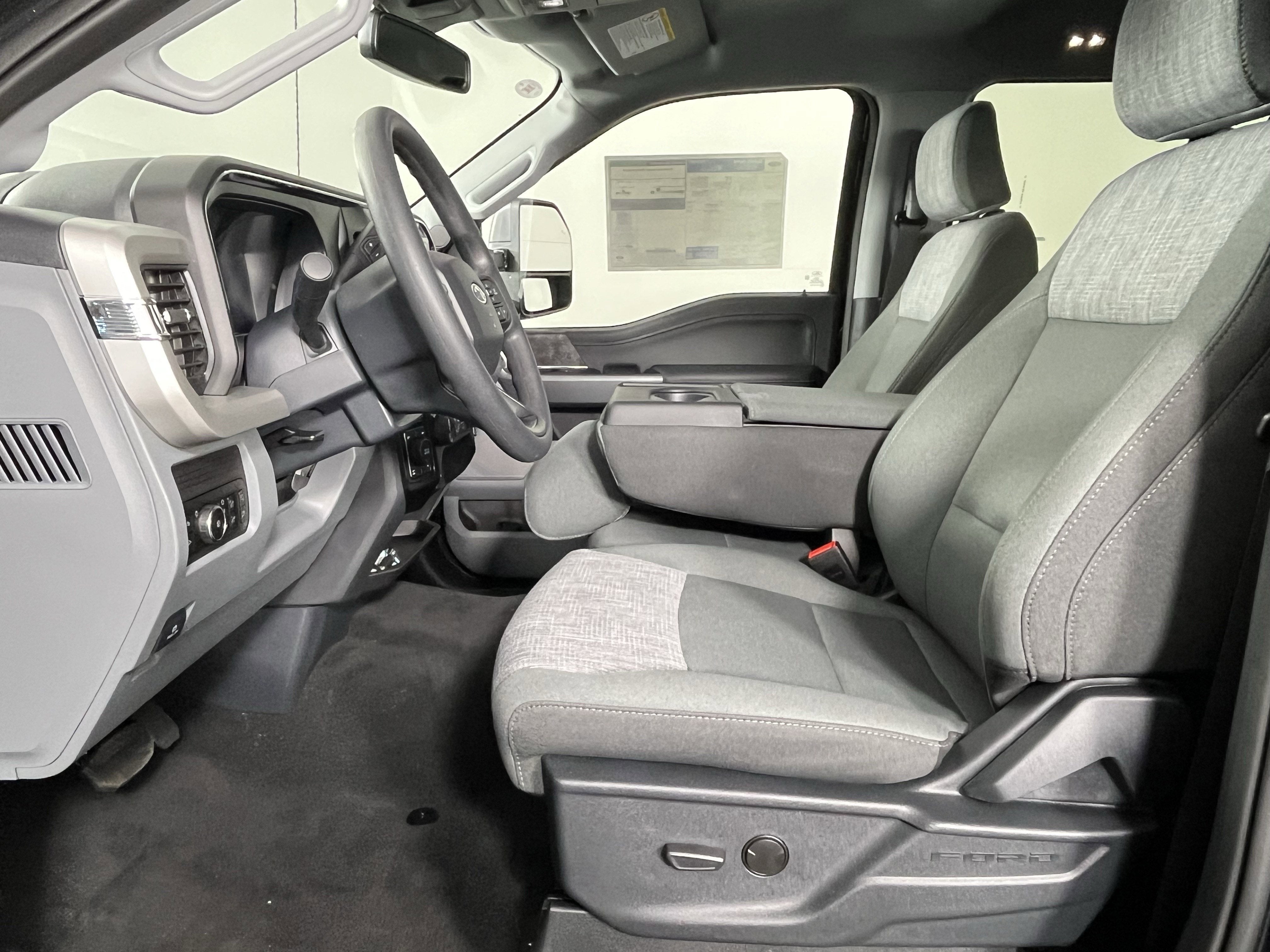 2026 Ford Super Duty F-250 SRW XLT 4WD Crew Cab 6.75' Box