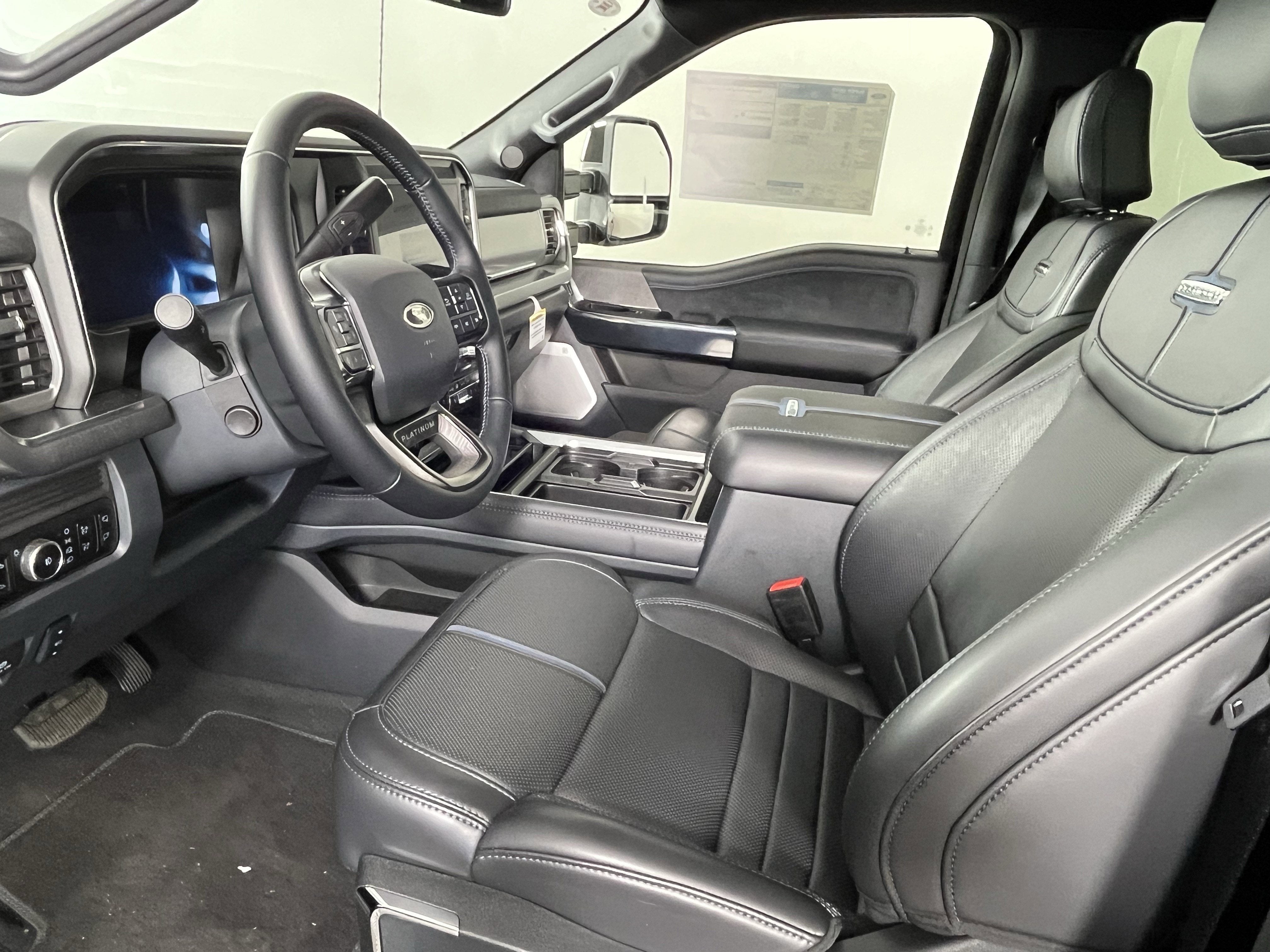 2025 Ford Super Duty F-250 SRW Platinum 4WD Crew Cab 6.75' Box