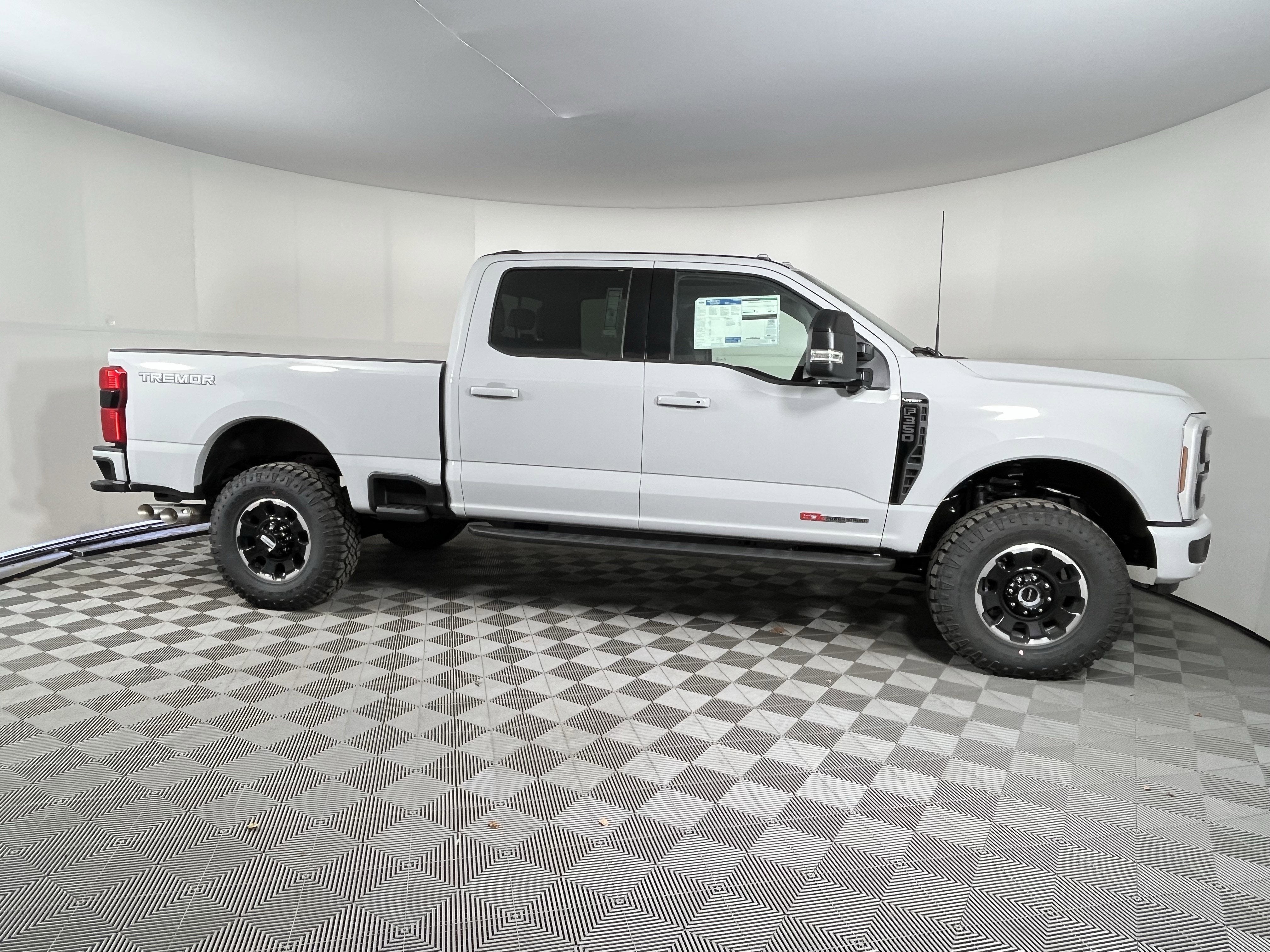 2026 Ford Super Duty F-350 SRW LARIAT 4WD Crew Cab 6.75' Box