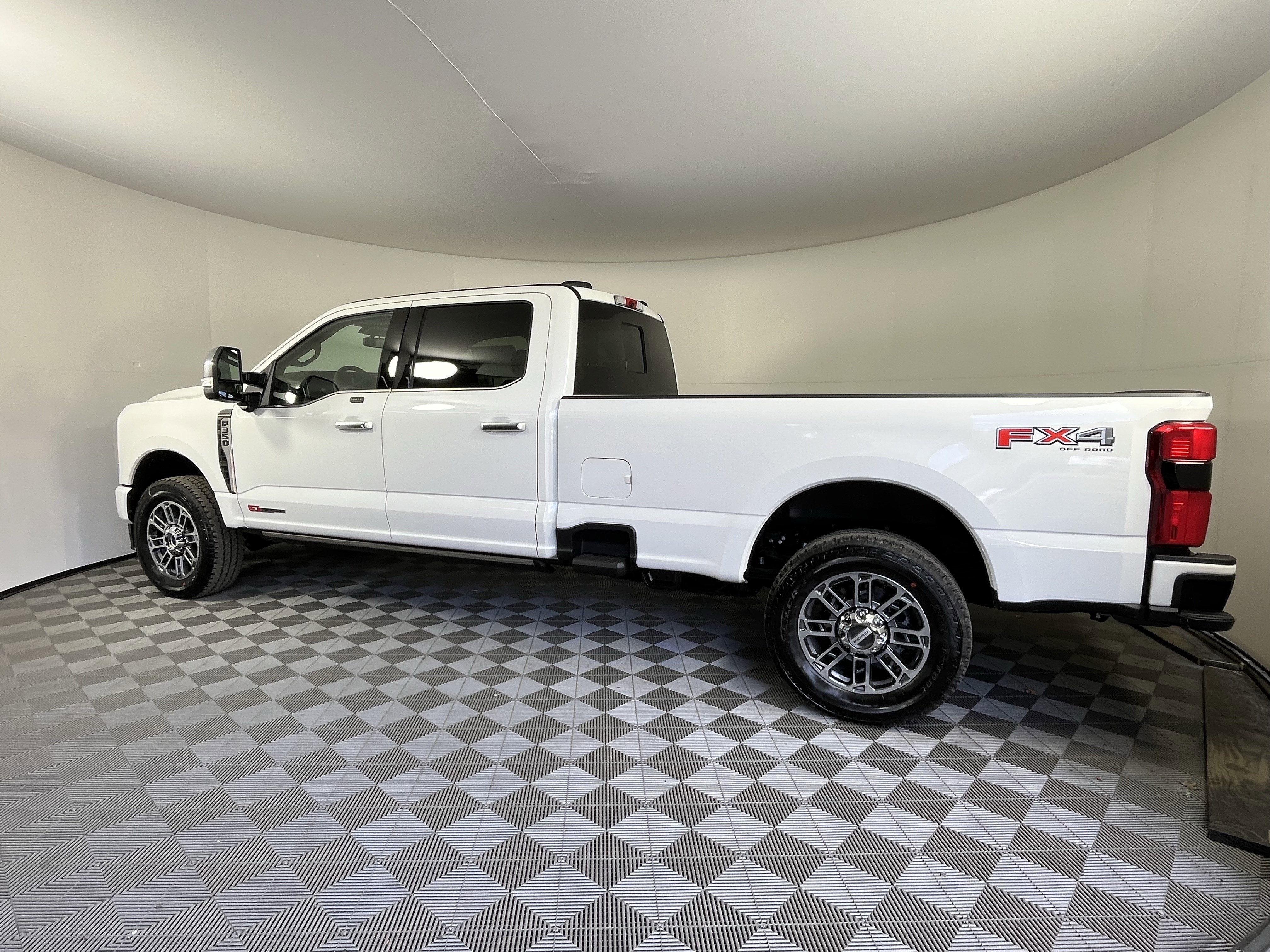 2025 Ford Super Duty F-350 SRW Platinum 4WD Crew Cab 8' Box