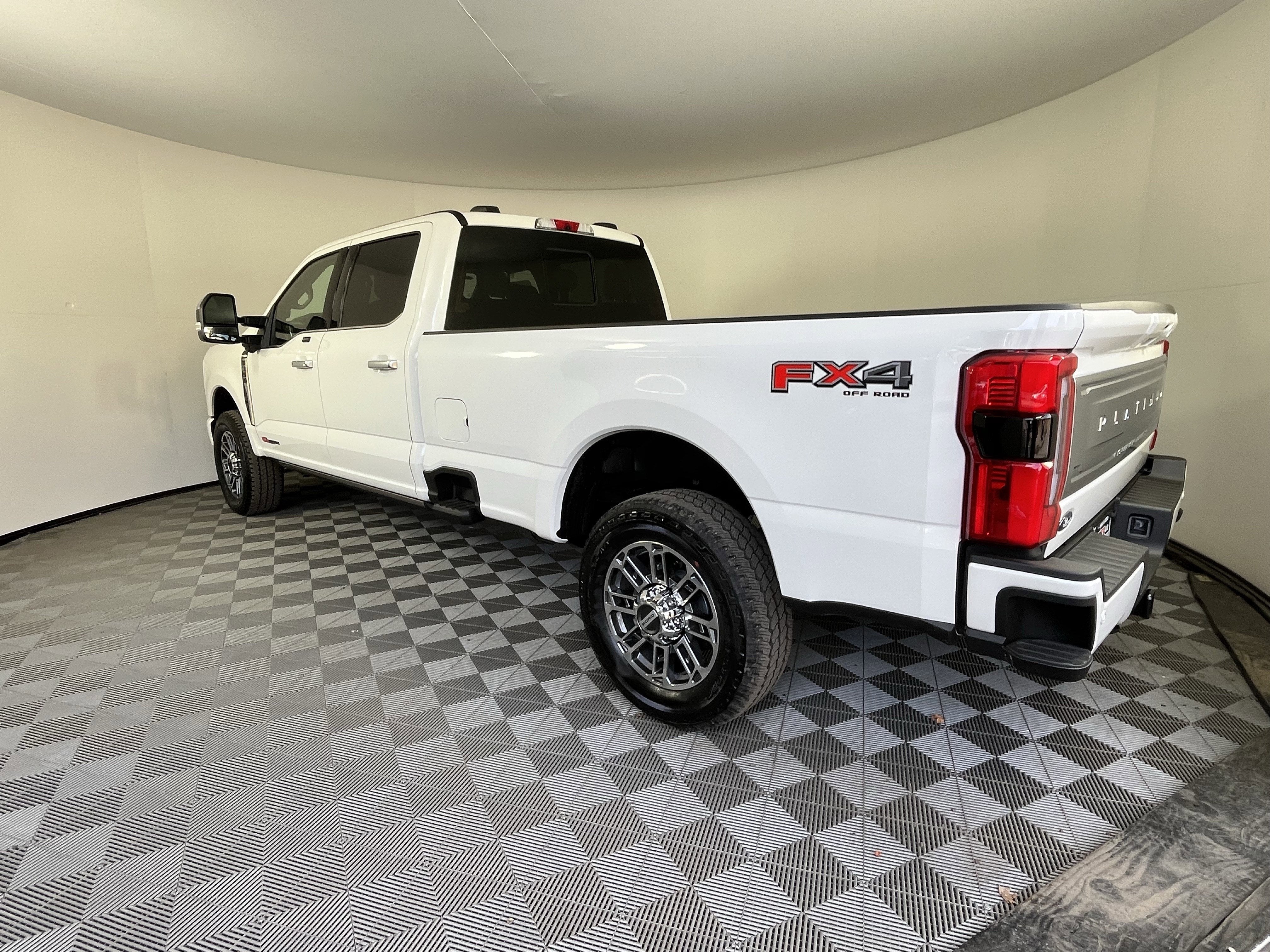 2025 Ford Super Duty F-350 SRW Platinum 4WD Crew Cab 8' Box