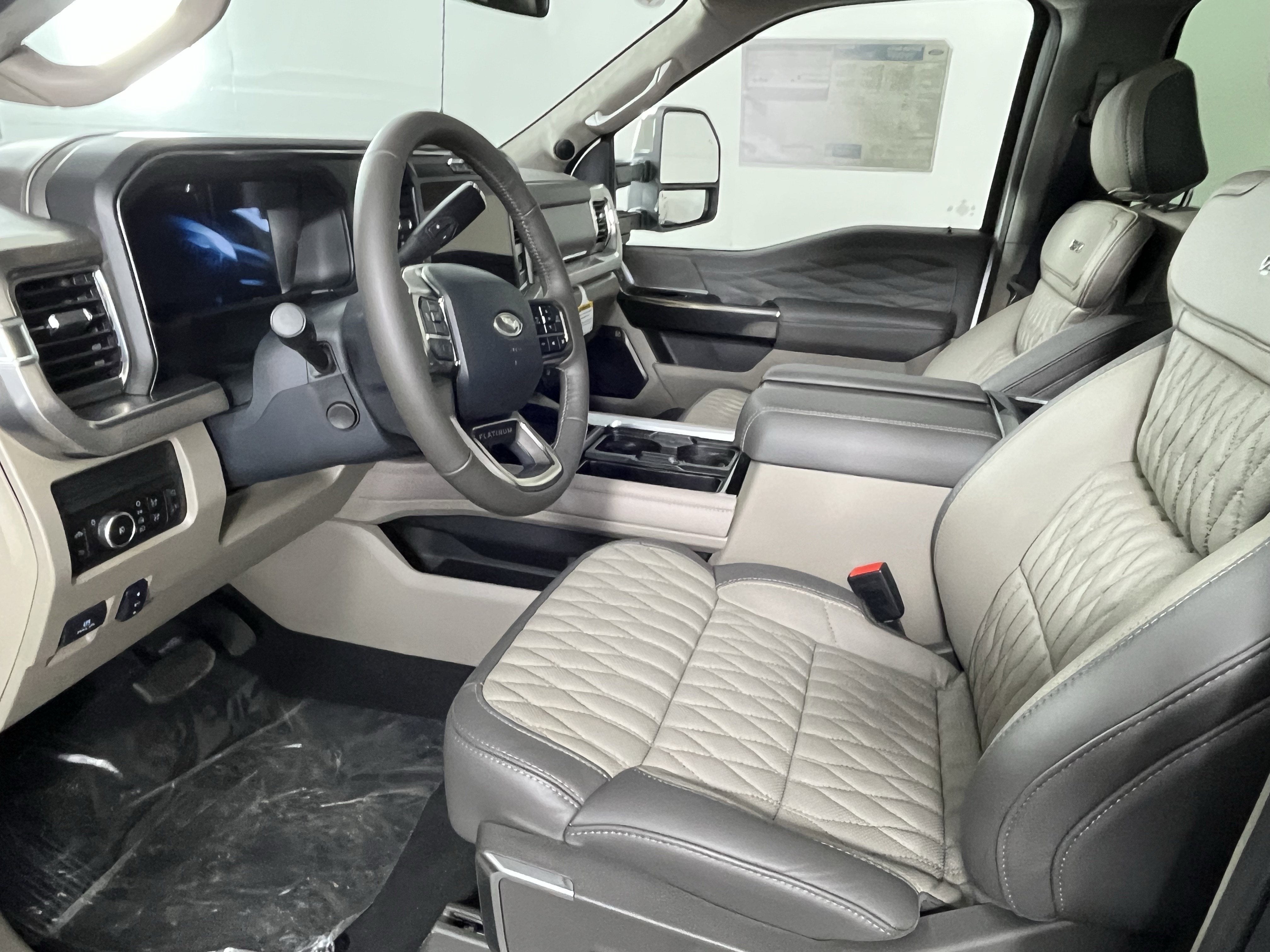 2025 Ford Super Duty F-350 SRW Platinum 4WD Crew Cab 8' Box