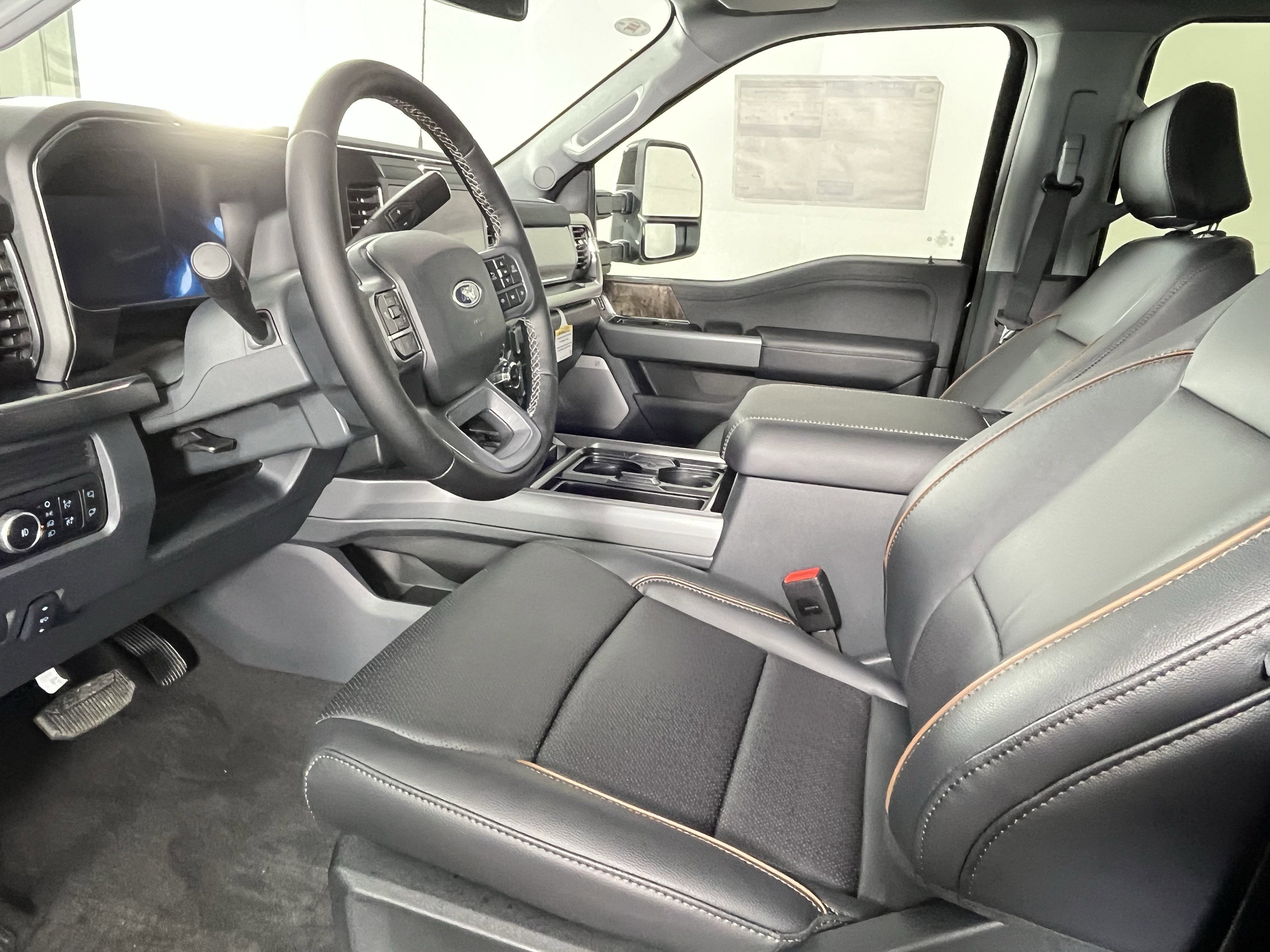 2026 Ford Super Duty F-350 SRW LARIAT TREMOR 4WD Crew Cab 6.75' Box