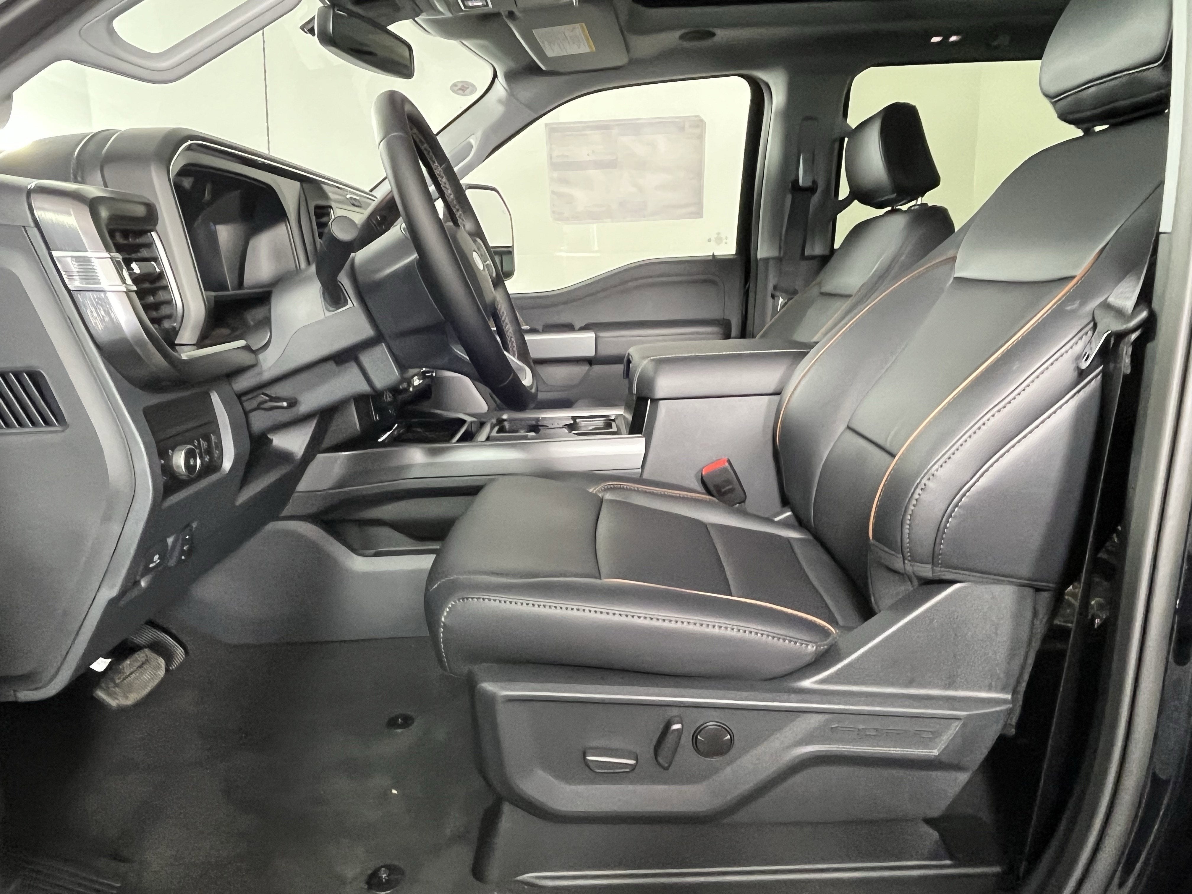 2026 Ford Super Duty F-350 SRW LARIAT TREMOR 4WD Crew Cab 6.75' Box