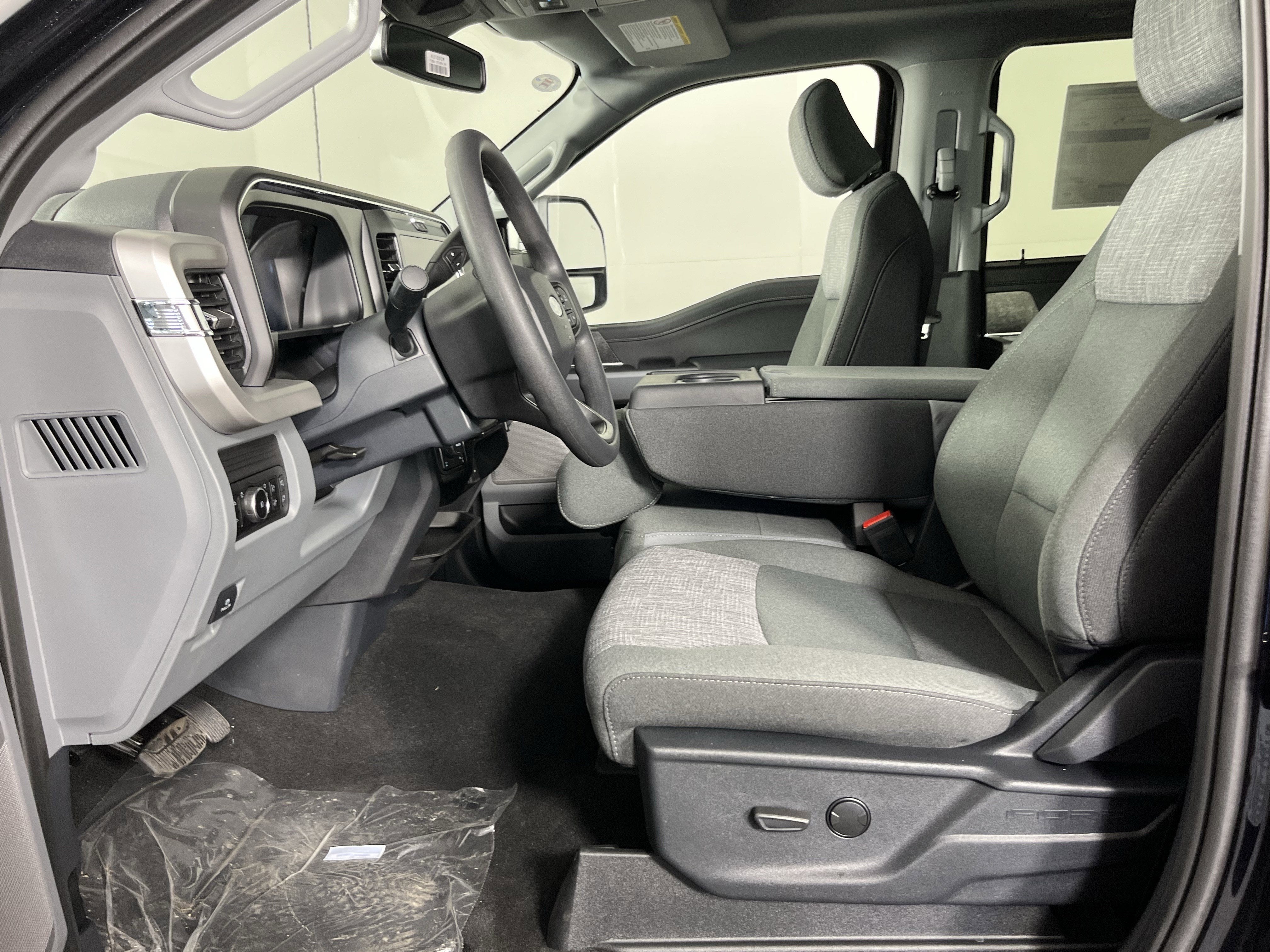 2026 Ford Super Duty F-350 SRW XLT 4WD Crew Cab 6.75' Box