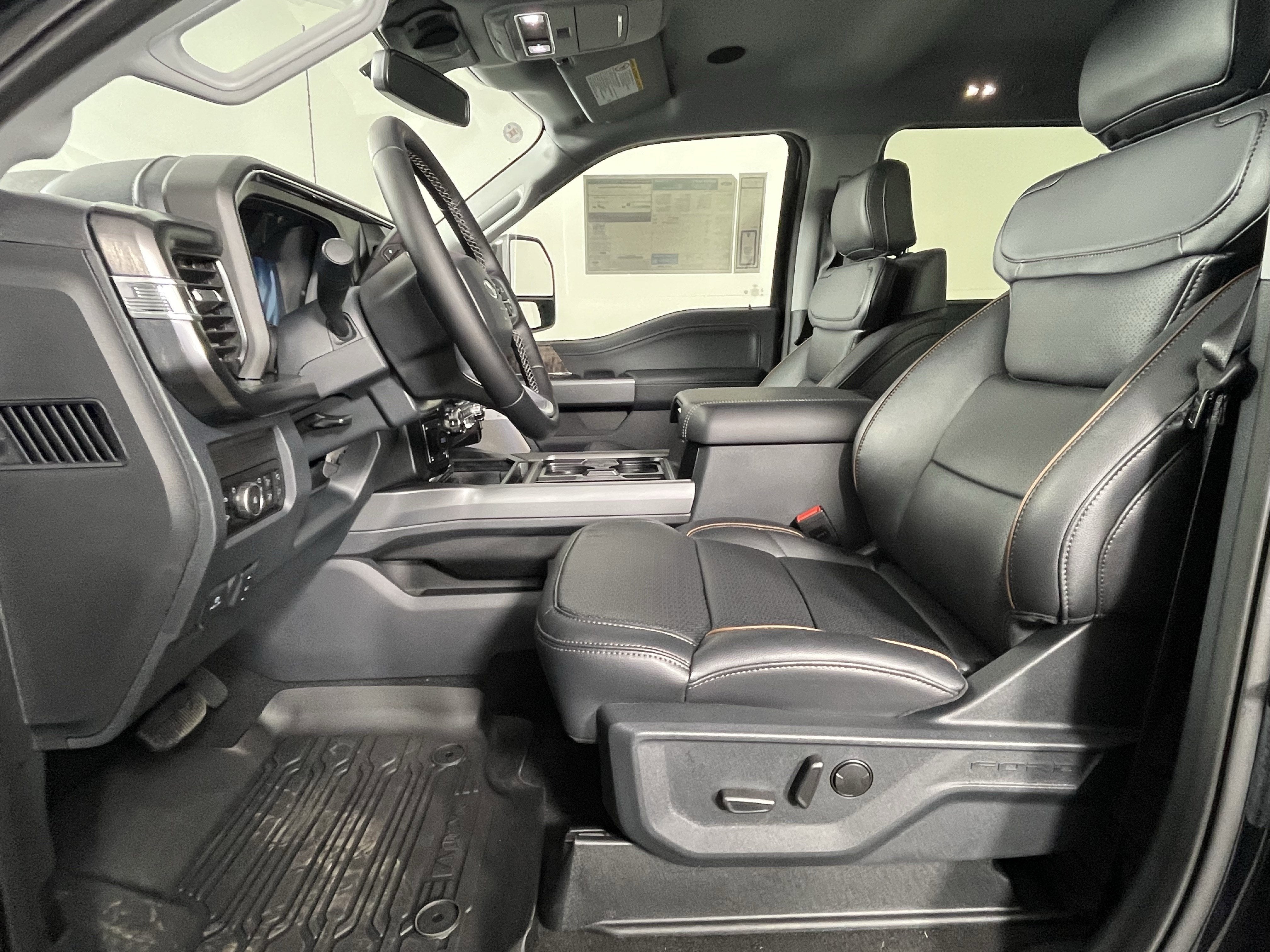 2026 Ford Super Duty F-350 SRW LARIAT 4WD Crew Cab 6.75' Box