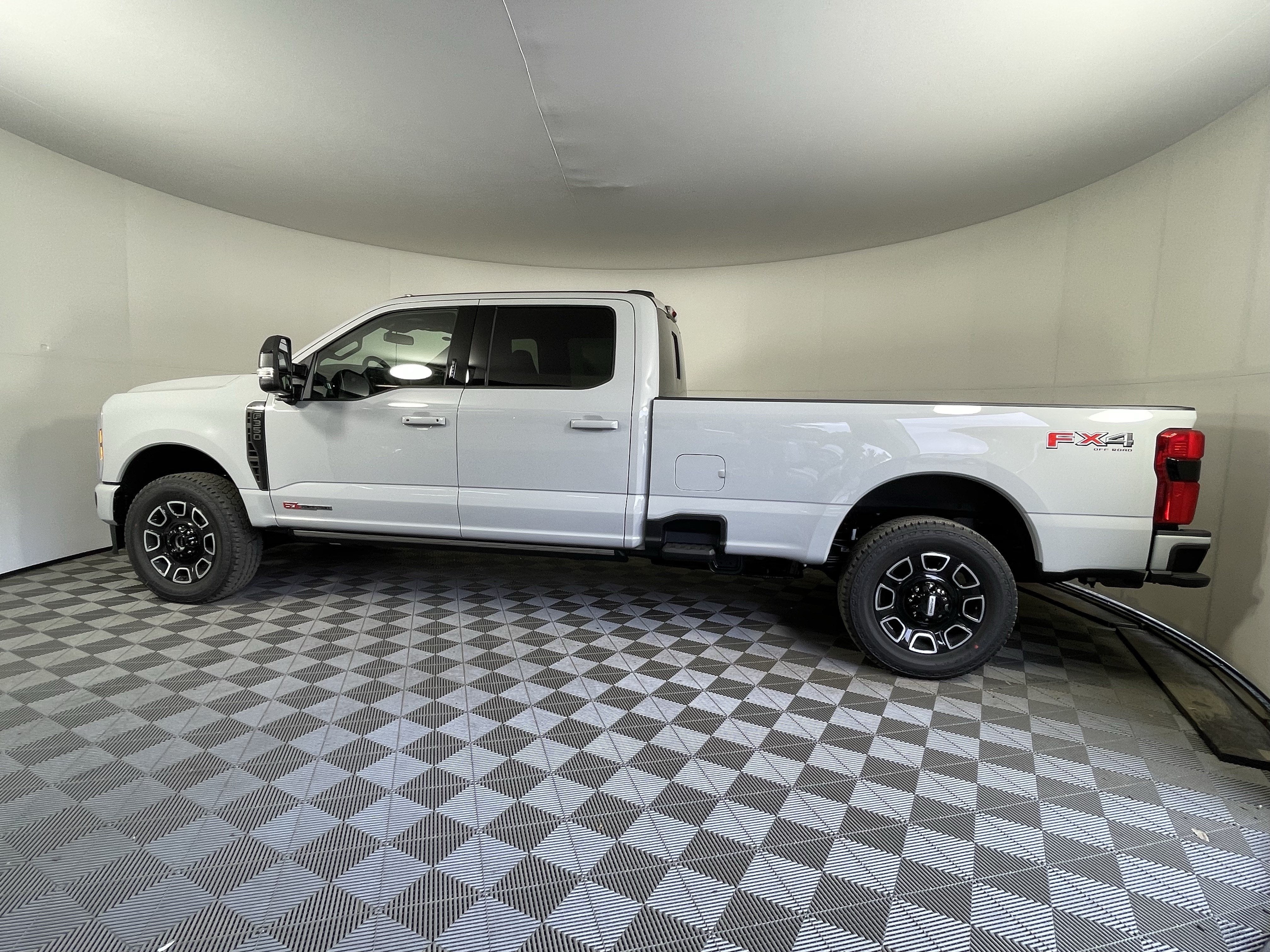 2026 Ford Super Duty F-350 SRW PLATINUM 4WD Crew Cab 6.75' Box