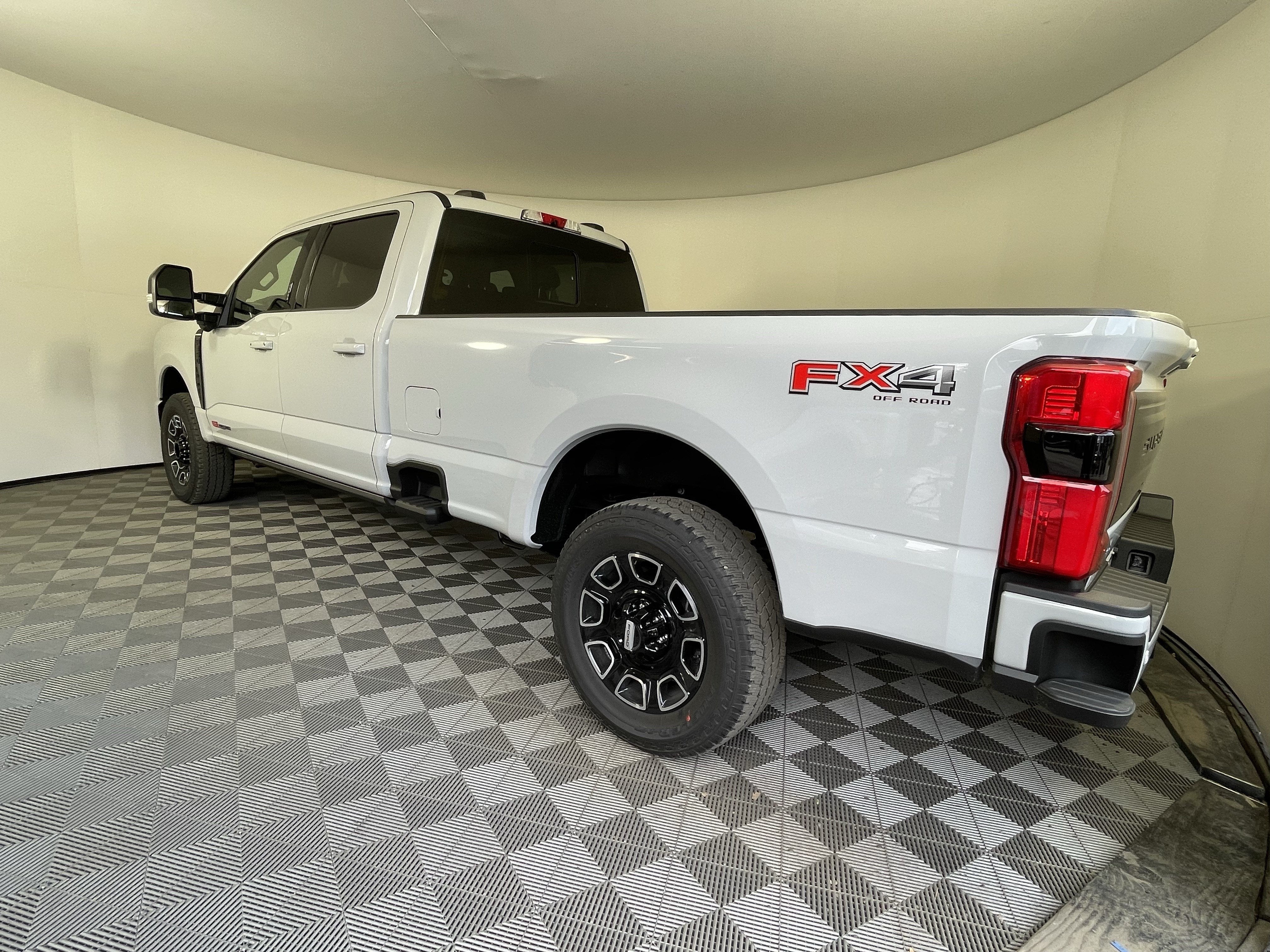 2026 Ford Super Duty F-350 SRW PLATINUM 4WD Crew Cab 6.75' Box
