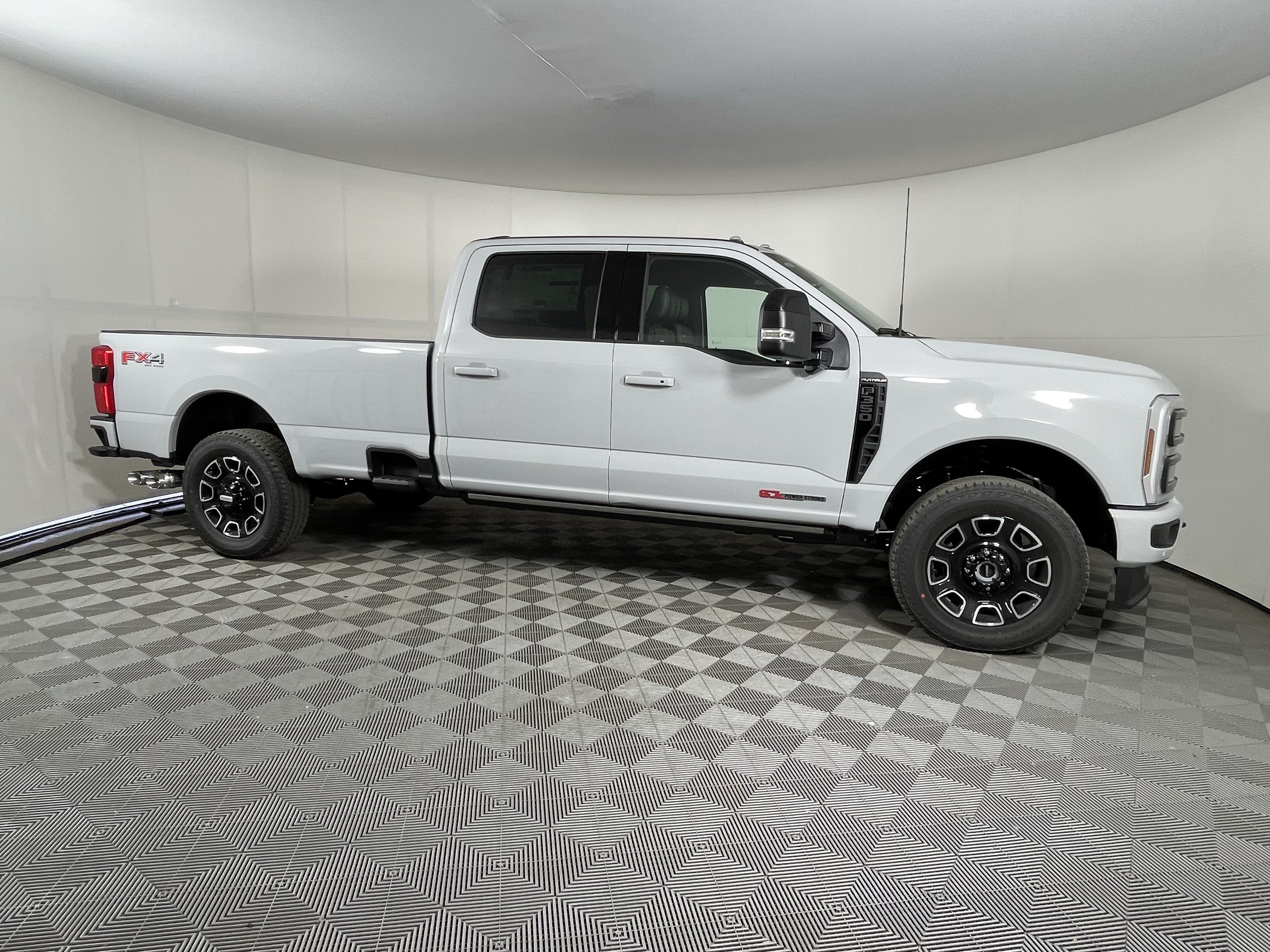 2026 Ford Super Duty F-350 SRW PLATINUM 4WD Crew Cab 6.75' Box