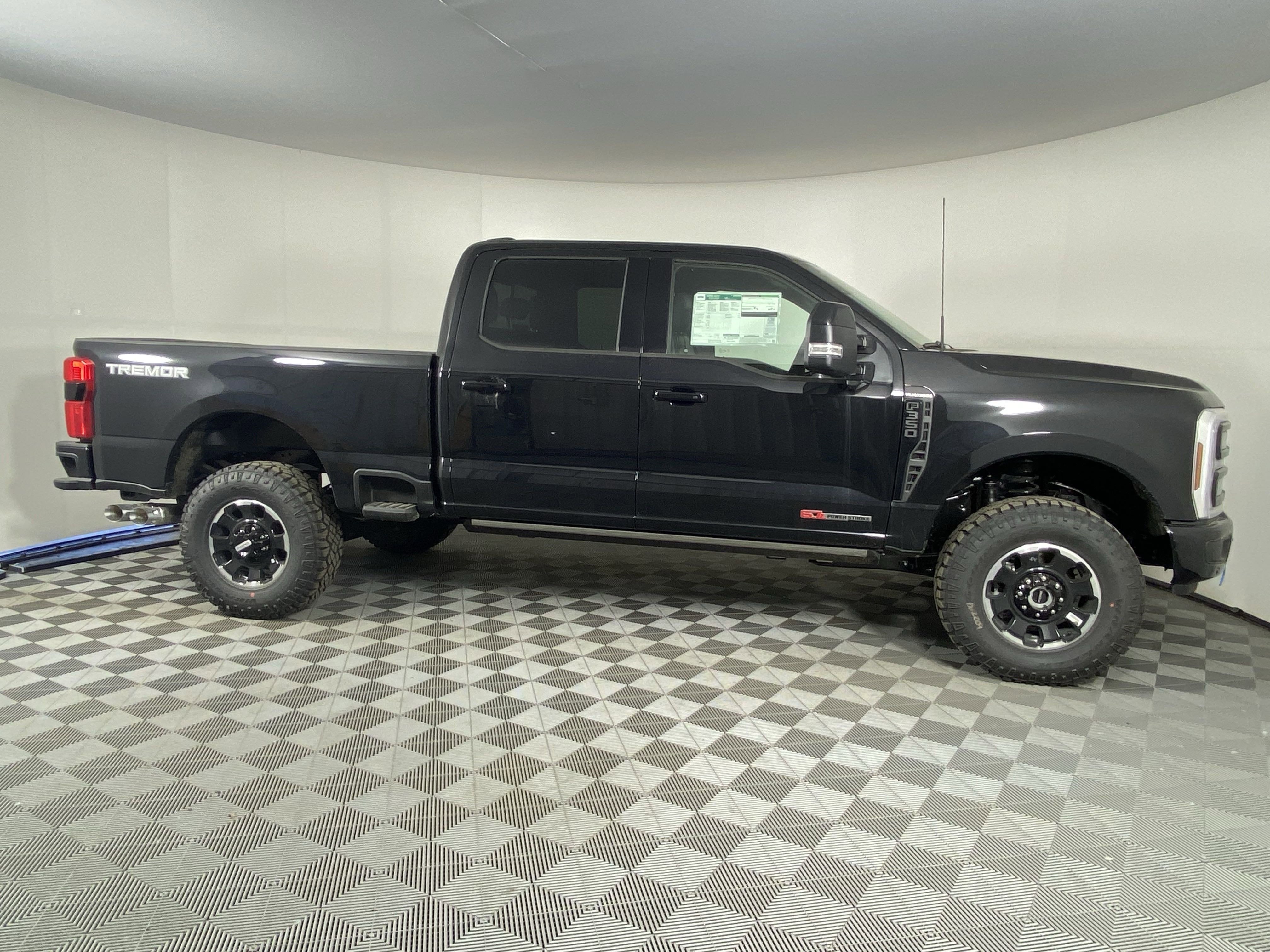2025 Ford Super Duty F-350 SRW PLATINUM TREMOR