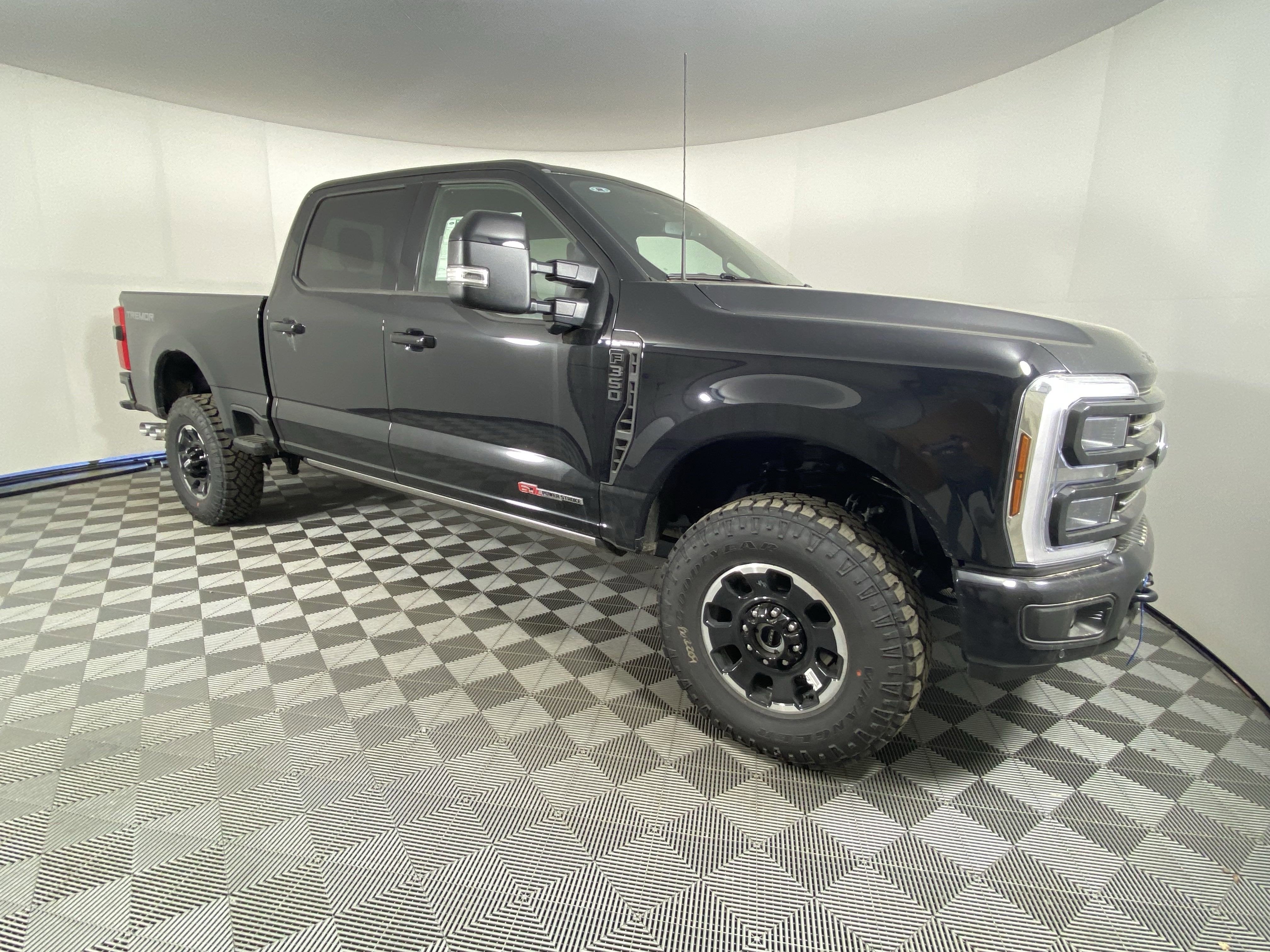 2025 Ford Super Duty F-350 SRW PLATINUM TREMOR