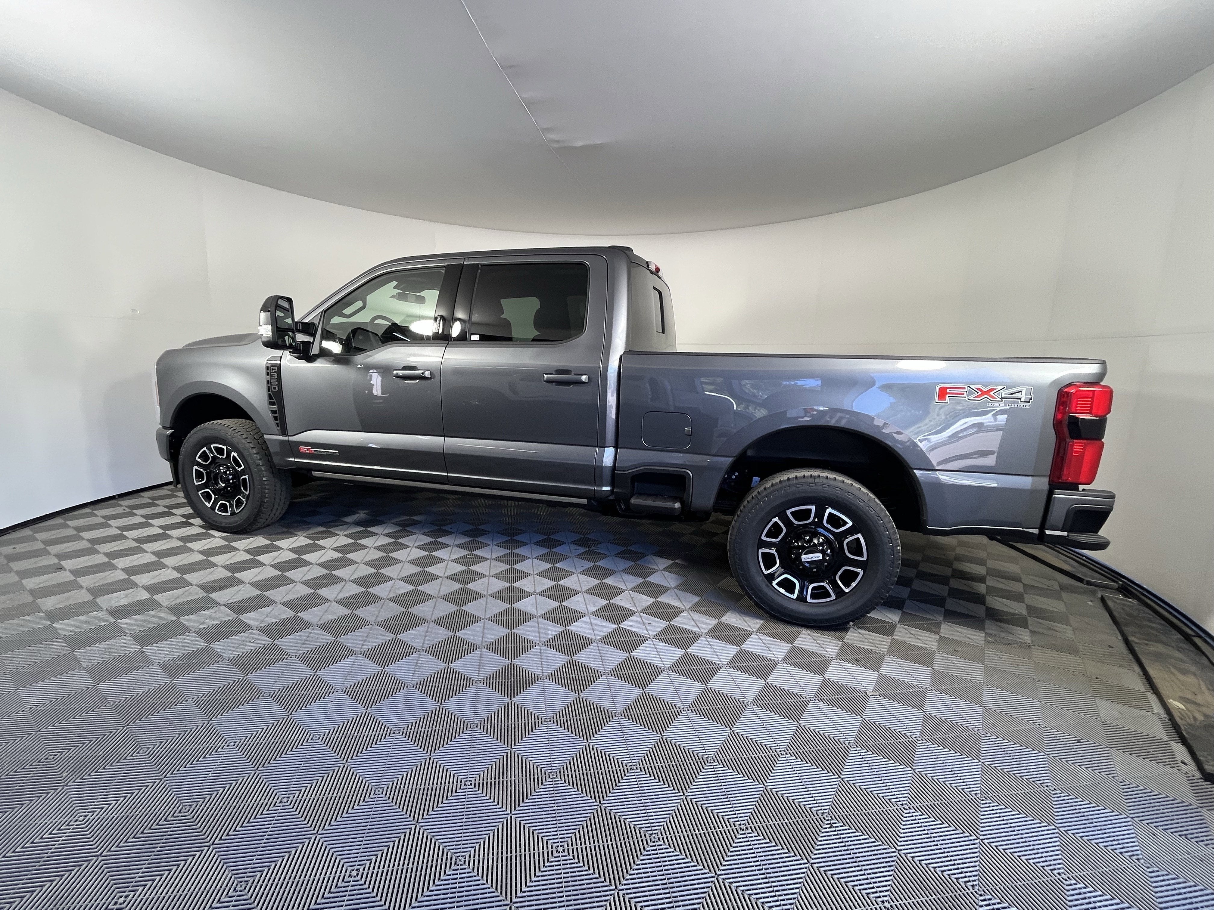 2026 Ford Super Duty F-350 SRW PLATINUM 4WD Crew Cab 6.75' Box