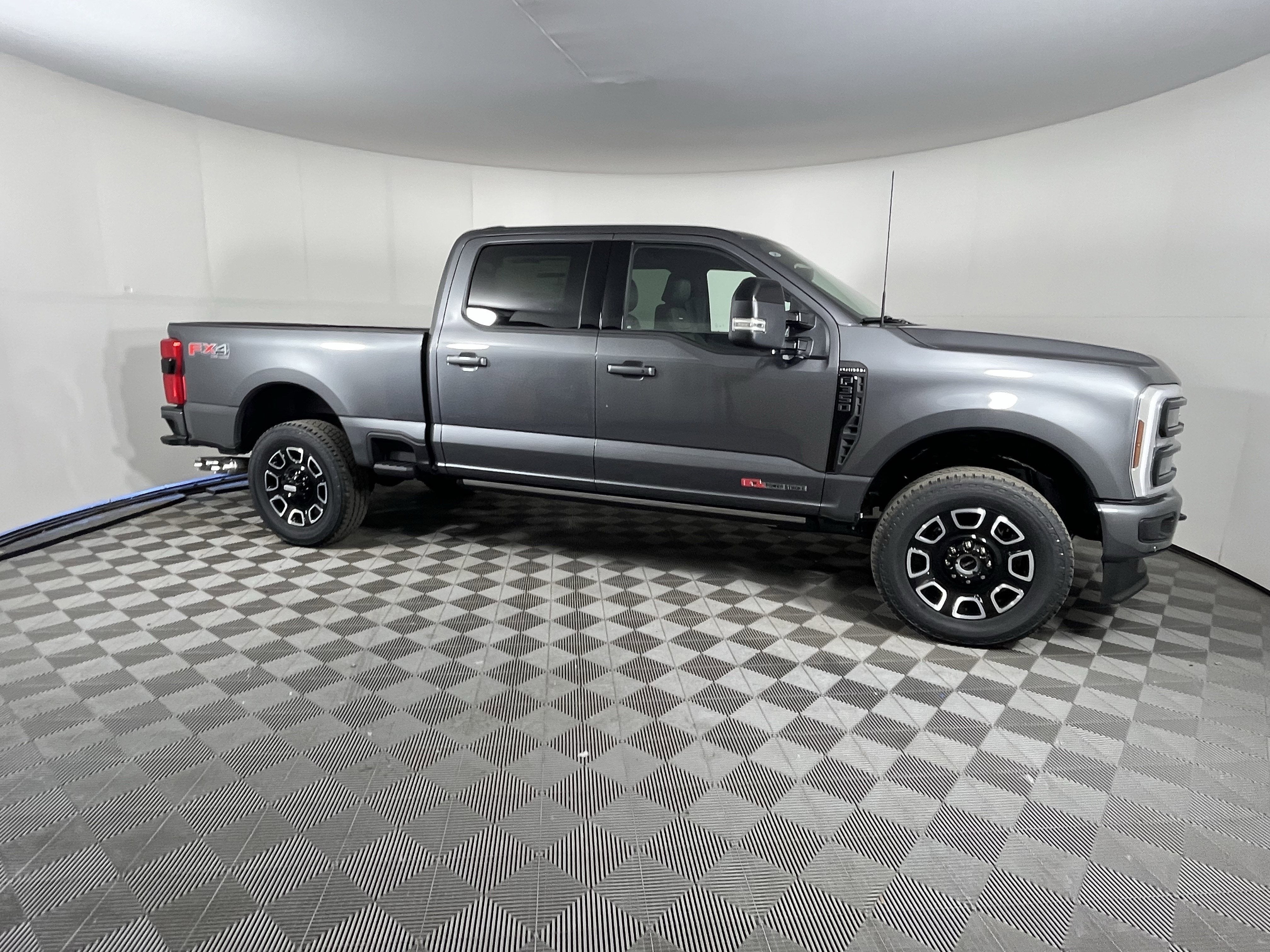 2026 Ford Super Duty F-350 SRW PLATINUM 4WD Crew Cab 6.75' Box
