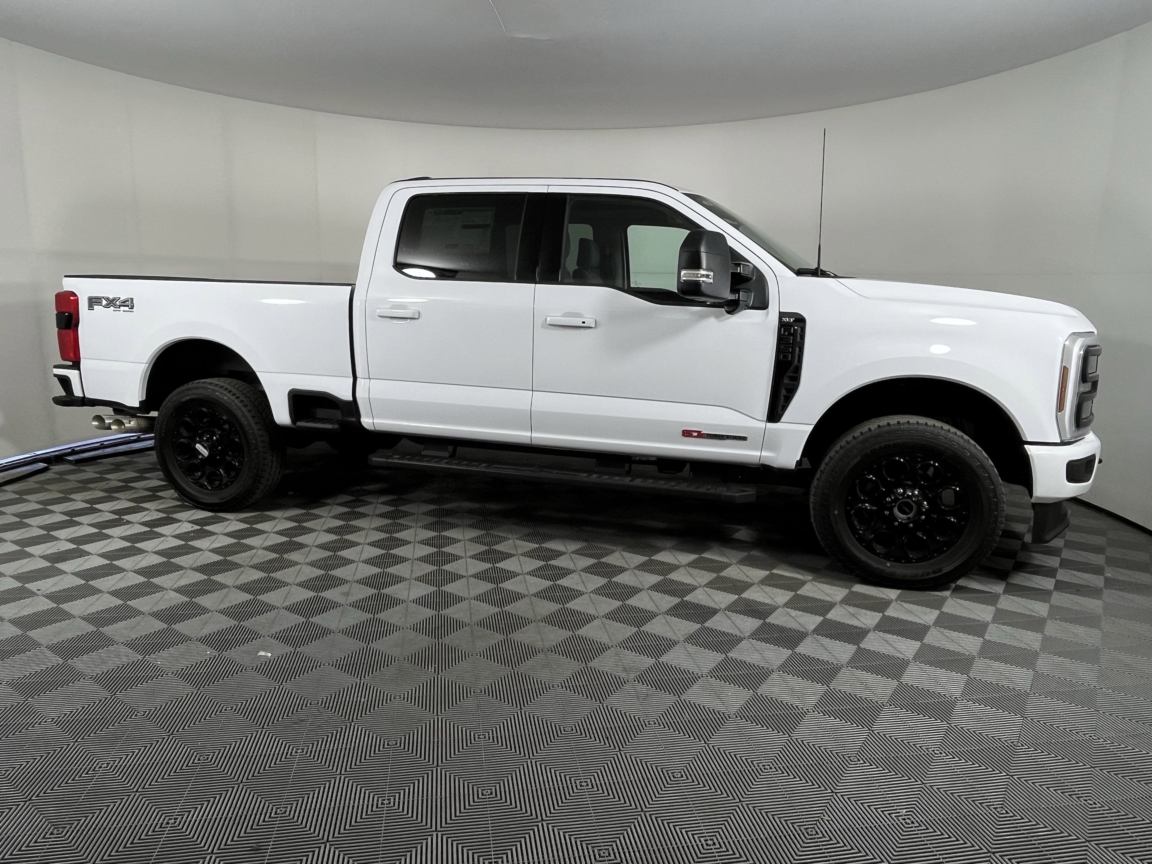 2026 Ford Super Duty F-350 SRW XLT 4WD Crew Cab 6.75' Box